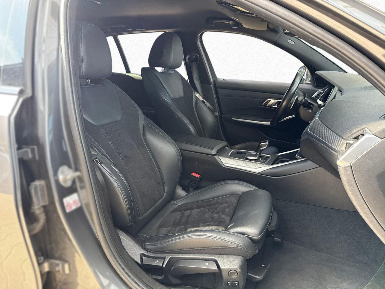 BMW 320d Touring xDrive M Sport - Samsaru's Car Outlet