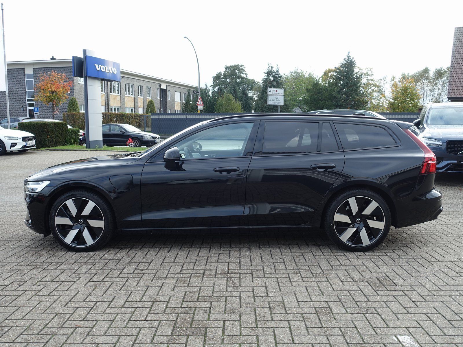 Volvo V60 Ultra T6 AWD Plug-in Hybrid/AHK/B&W/360°Cam