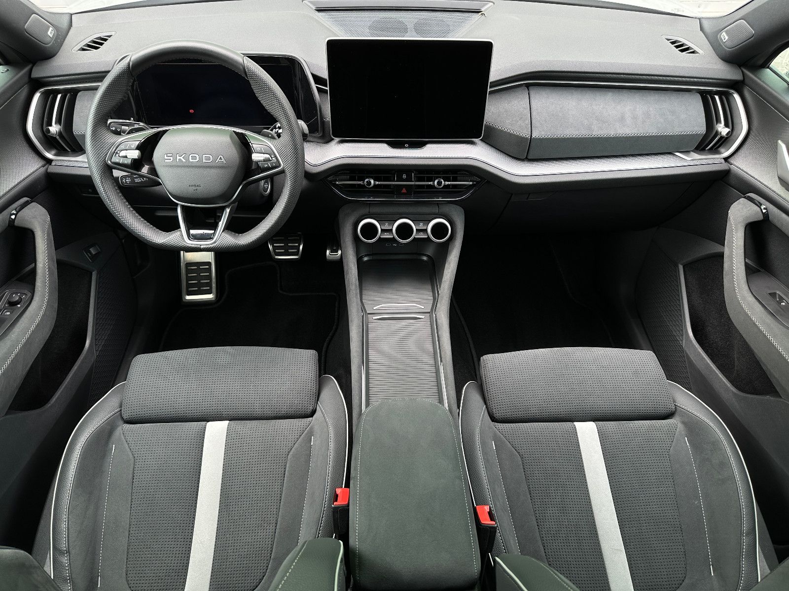 Skoda Sportline 193PS 4x4 STHZ DCC+ 360° KAMERA AHK