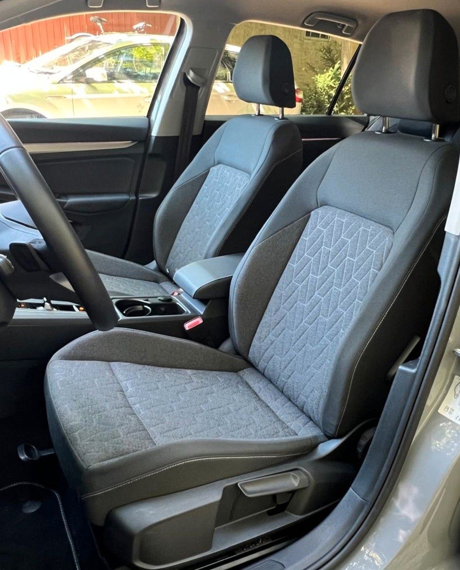 Volkswagen Golf VIII Move eTSI - Samsaru's Car Outlet