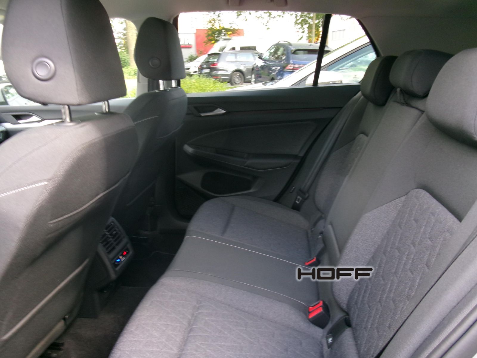 Volkswagen Golf VIII 1.0 eTSI Move - Samsaru's Car Outlet
