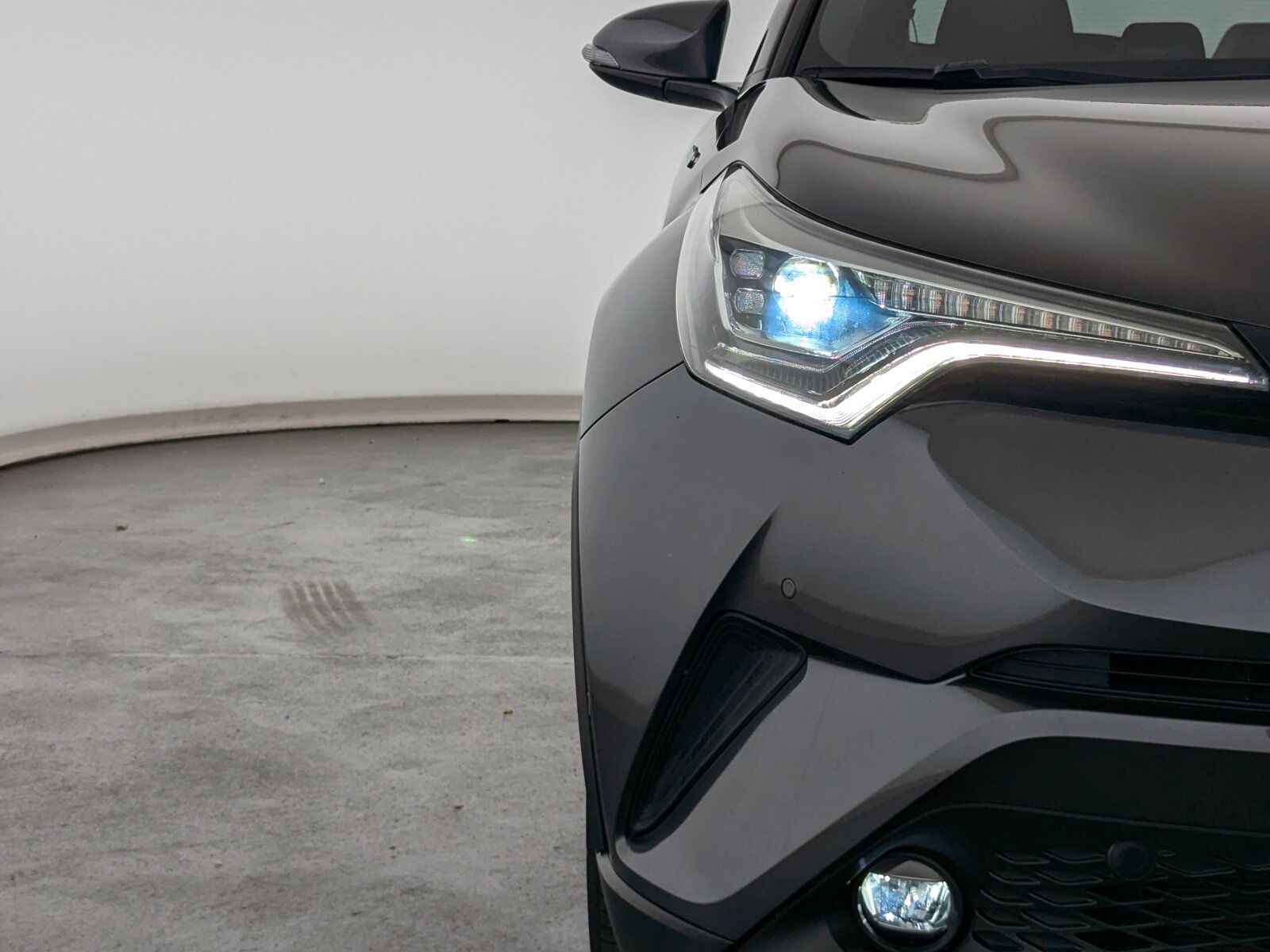 Toyota C-HR 1.8 Hybrid Club - Samsaru's Car Outlet