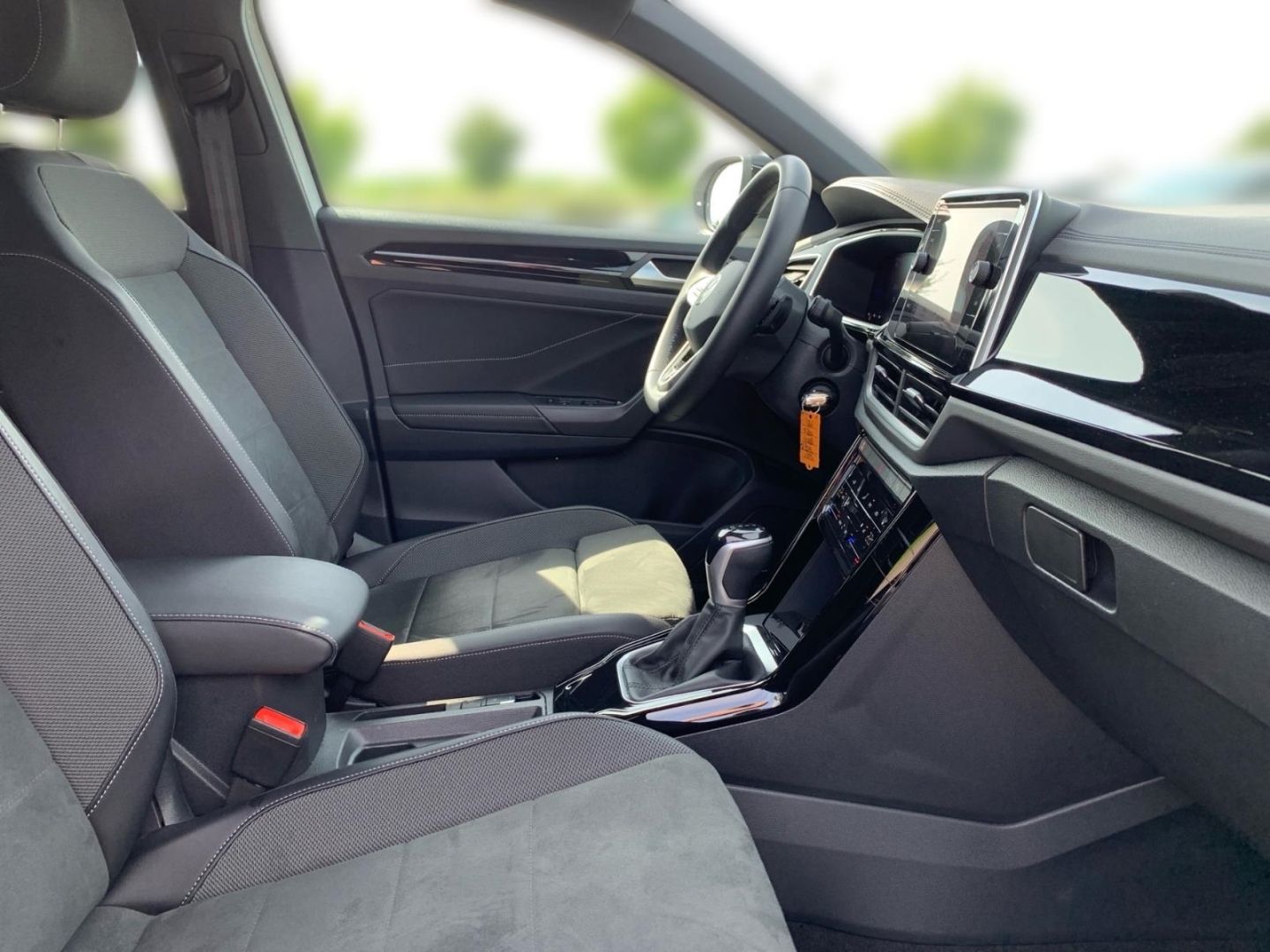 Volkswagen T-Roc 2.0 TDI R-Line - Samsaru's Car Outlet
