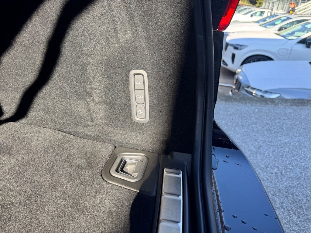 Volvo XC60 Inscription Recharge Plug-In Hybrid AWD T8