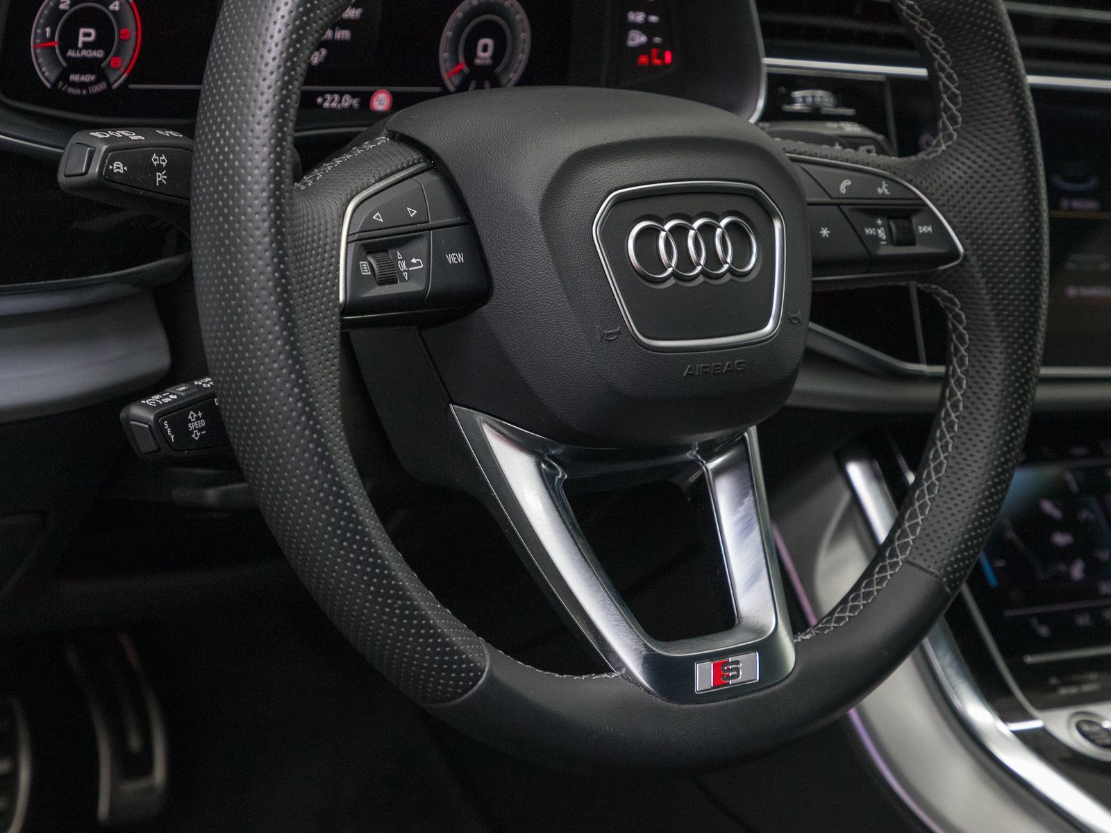 Audi Q7 50 TDI Q S LINE 7-SITZE LM20 AHK MATRIX