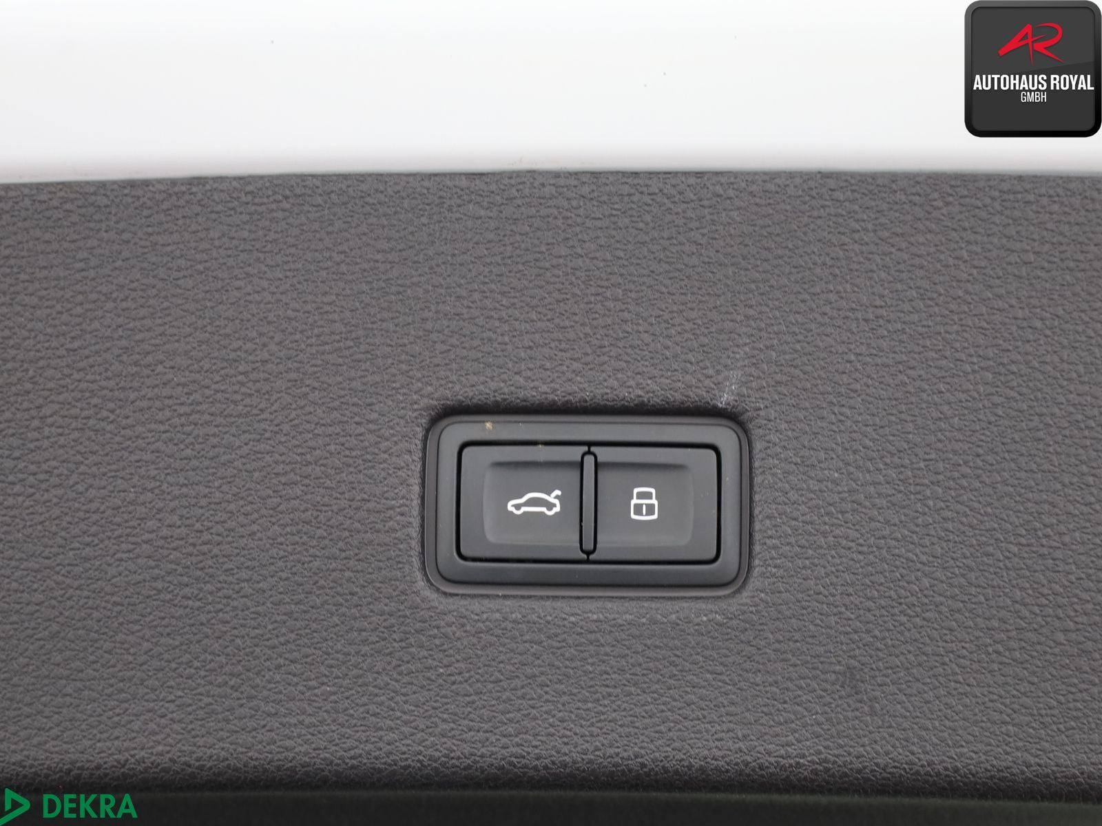 Audi Q8 55 TFSI qu 3x S Line MASSAGE,S-SITZE,B+O,AHK