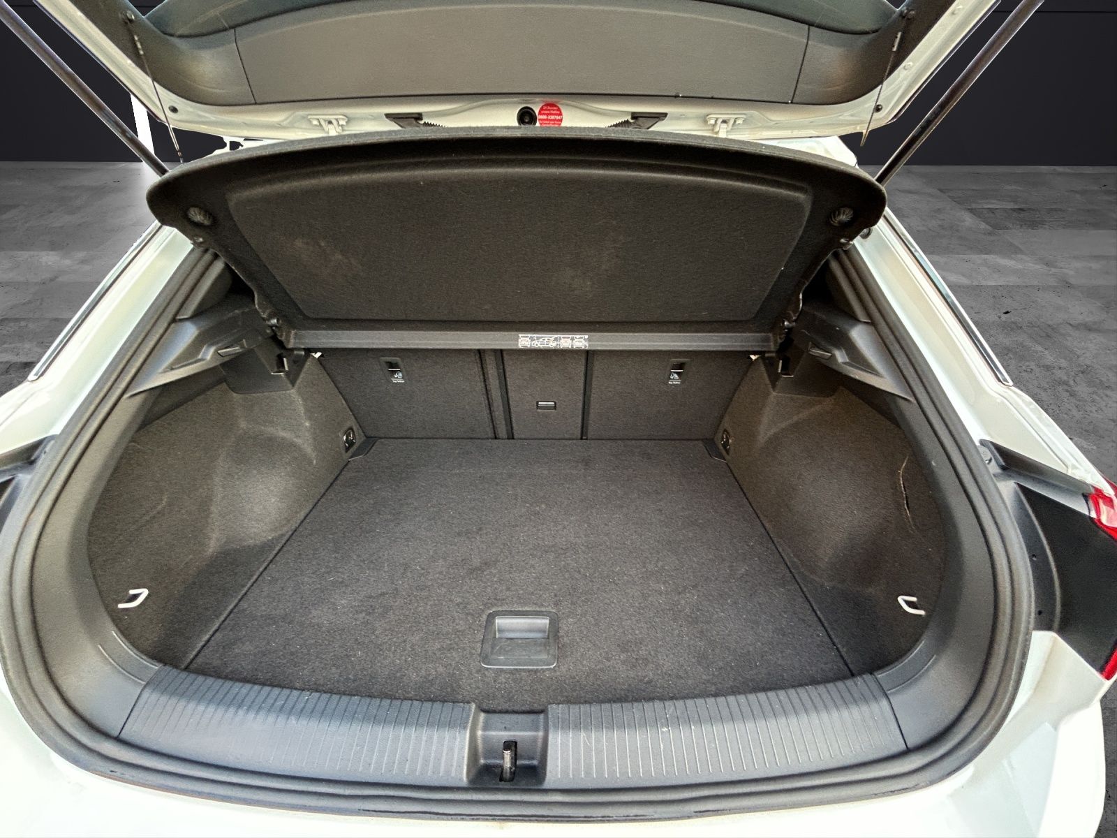 Volkswagen T-Roc TSI Sport R-Line - Samsaru's Car Outlet