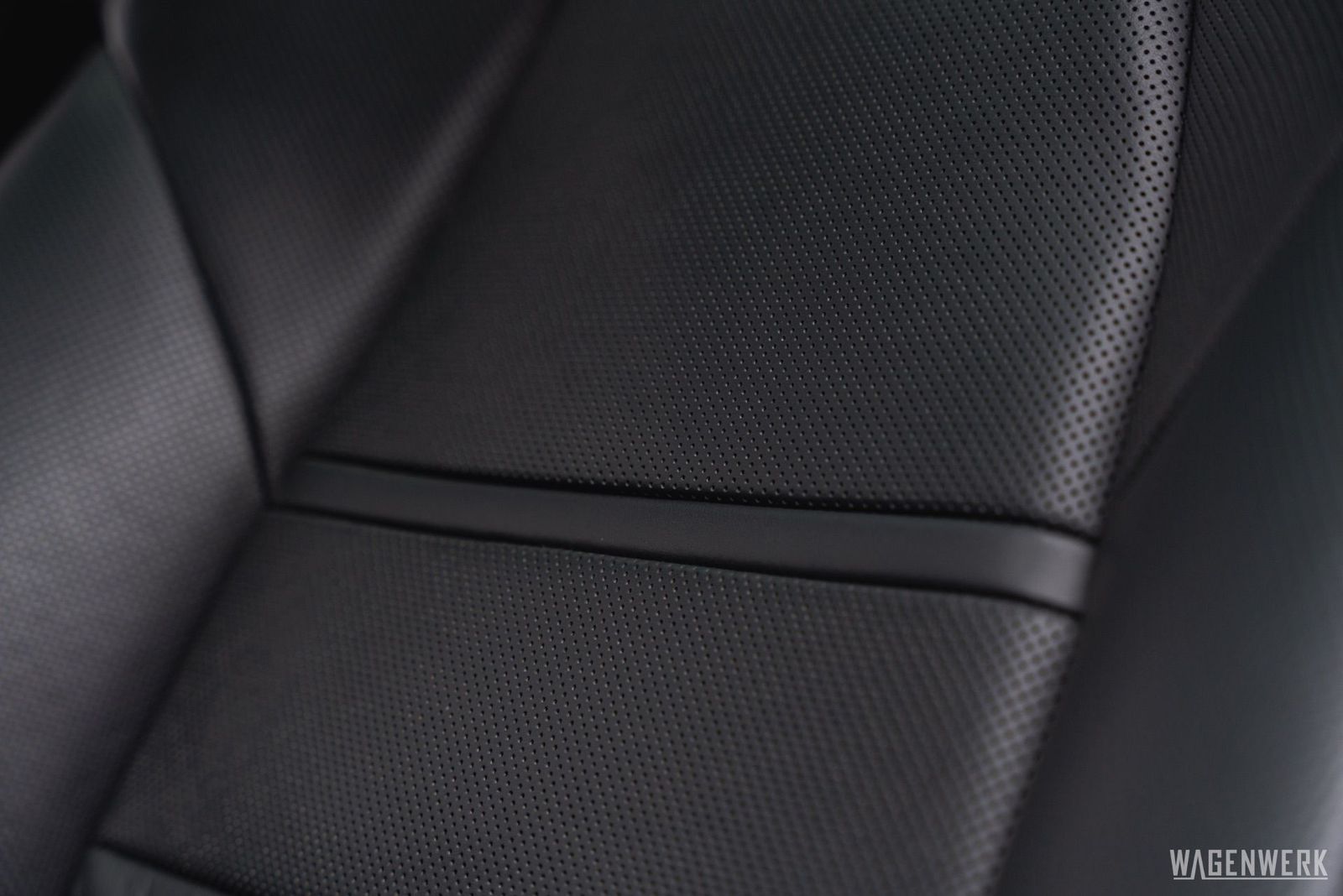 Porsche Cayenne Coupé Turbo S E-Hybrid MASSAGE AHV INNOD