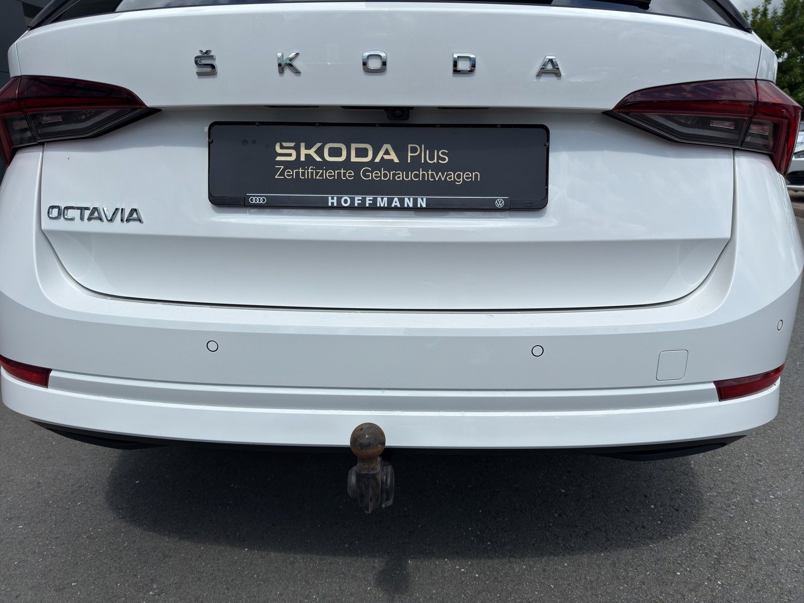 Skoda Octavia Combi 2.0 TDI Style - Samsaru's Car Outlet
