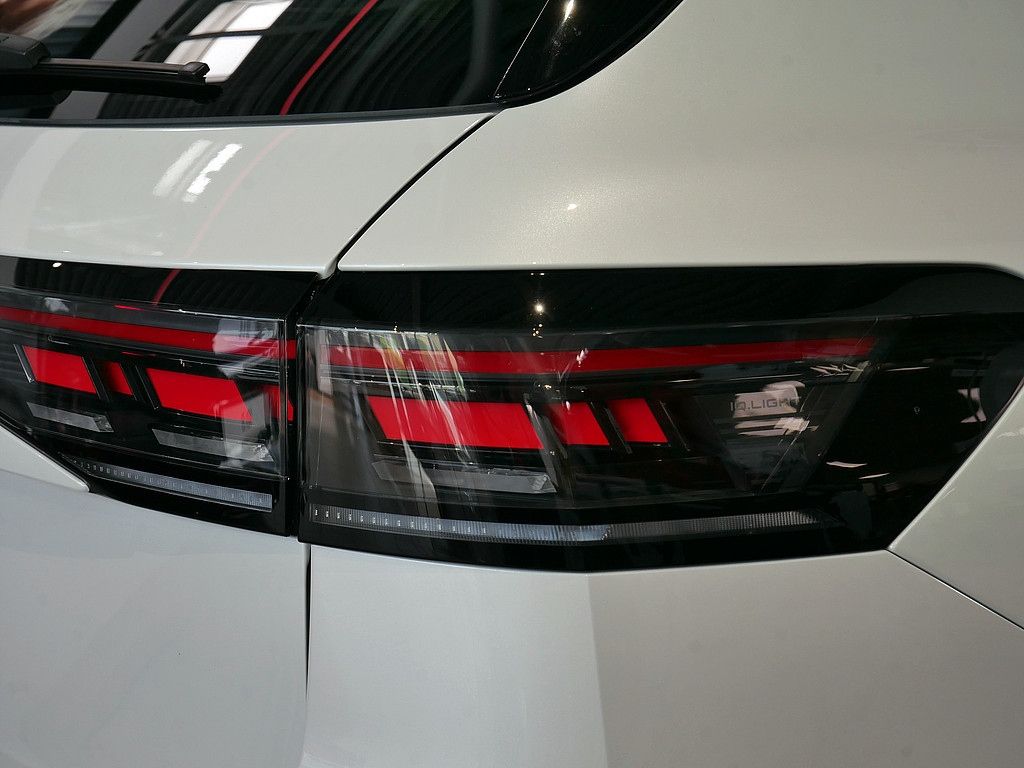 Volkswagen Passat R-Line 2.0 TDI DSG R-Line PANO AHK MATRIX