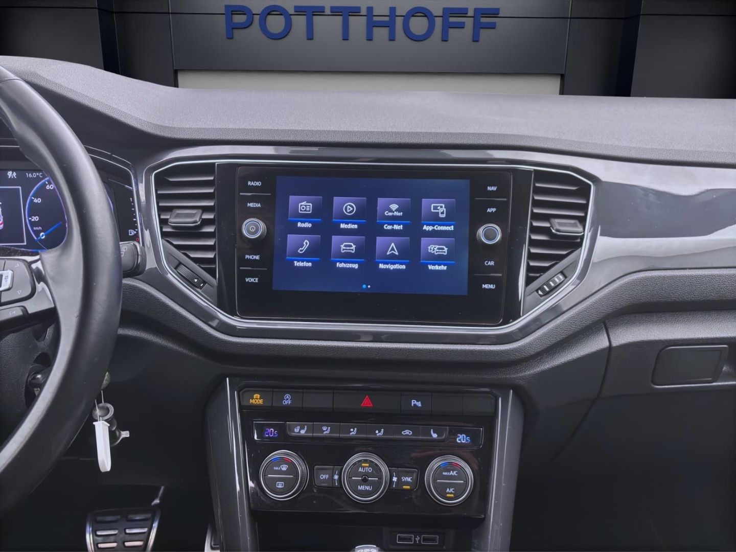 Volkswagen T-Roc 1.5 TSI DSG SPORT - Samsaru's Car Outlet