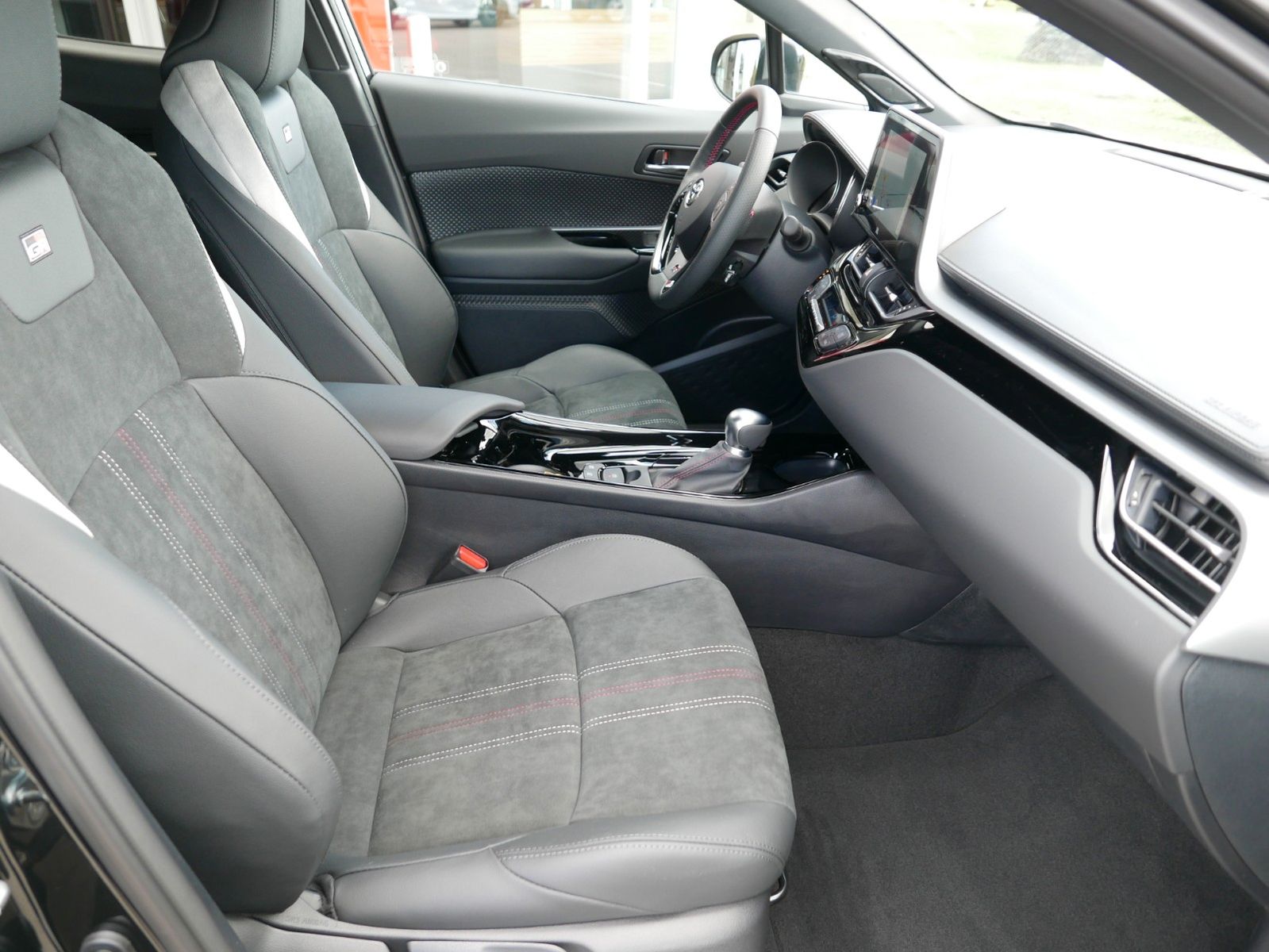 Toyota C-HR 2.0 Hybrid GR Sport Black - Samsaru's Car Outlet