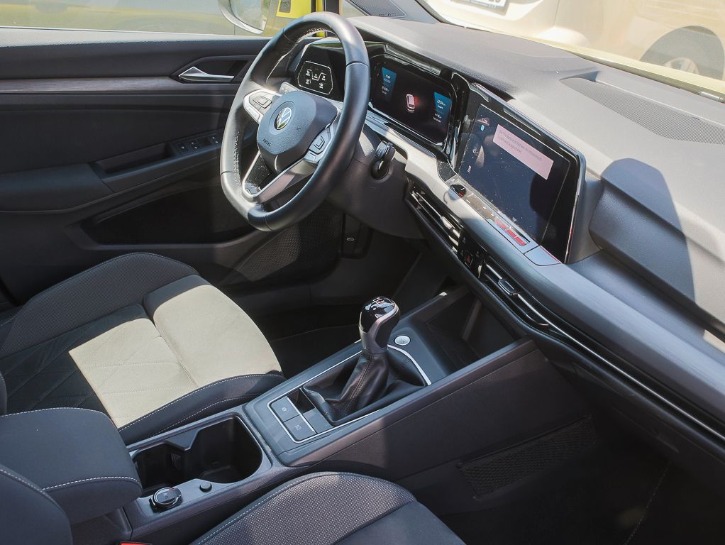 Volkswagen Golf VIII 1.5 TSI Style - Samsaru's Car Outlet