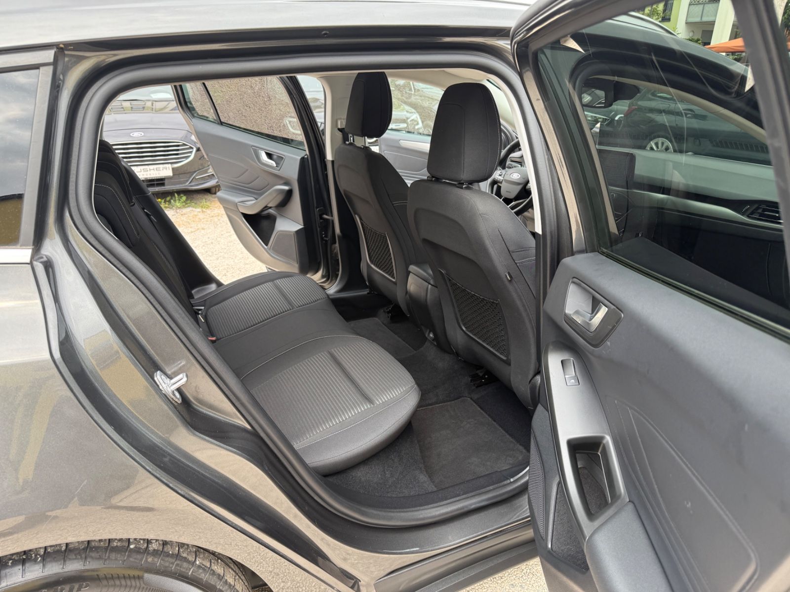 Ford Focus Turnier Aut Titanium - Samsaru's Car Outlet