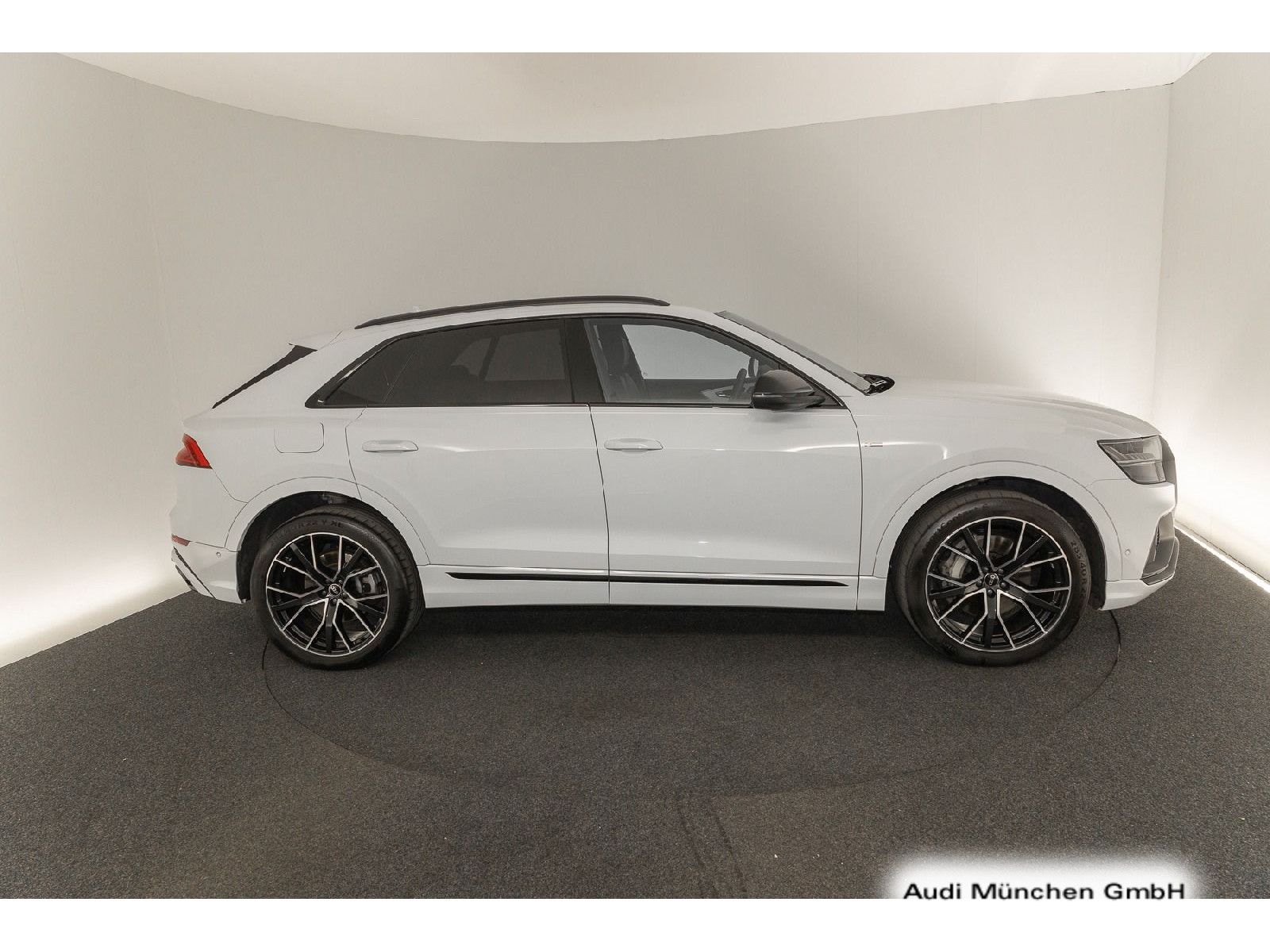 Audi Q8 50 TDI qu. S line - Samsaru's Car Outlet