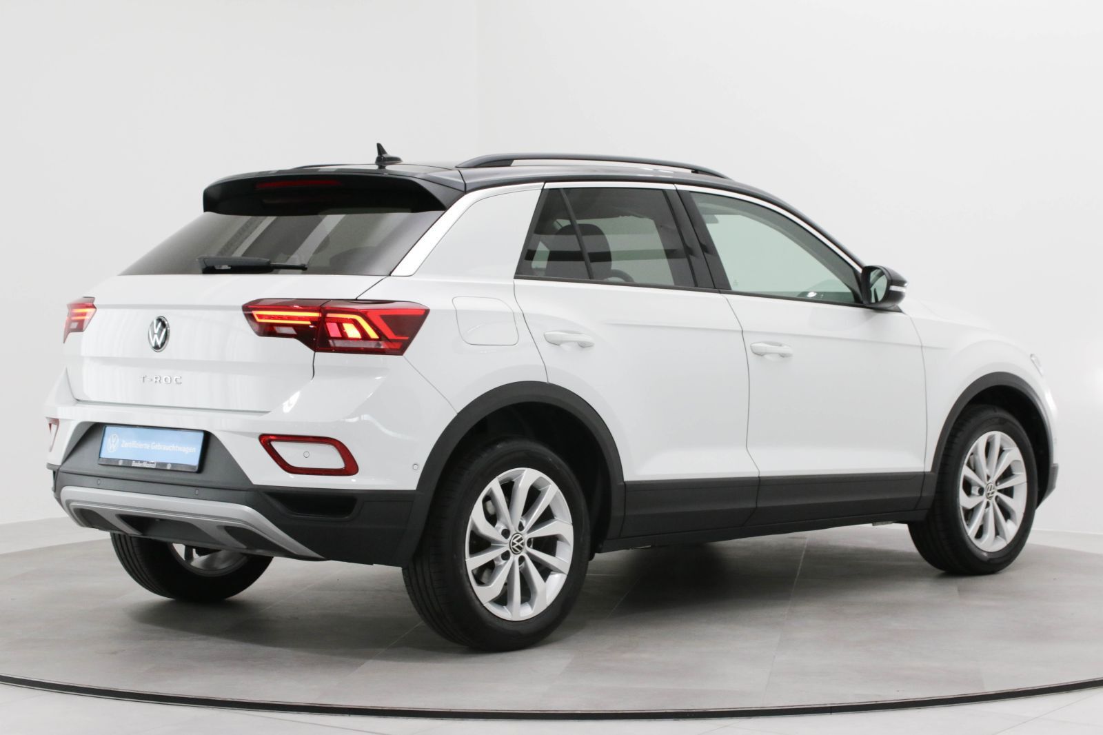 Volkswagen T-ROC 1.5 TSI DSG Life - Samsaru's Car Outlet