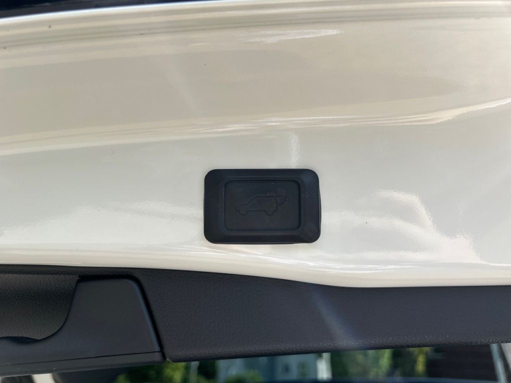 Toyota RAV 4 Plug-in-Hybrid - Samsaru's Car Outlet