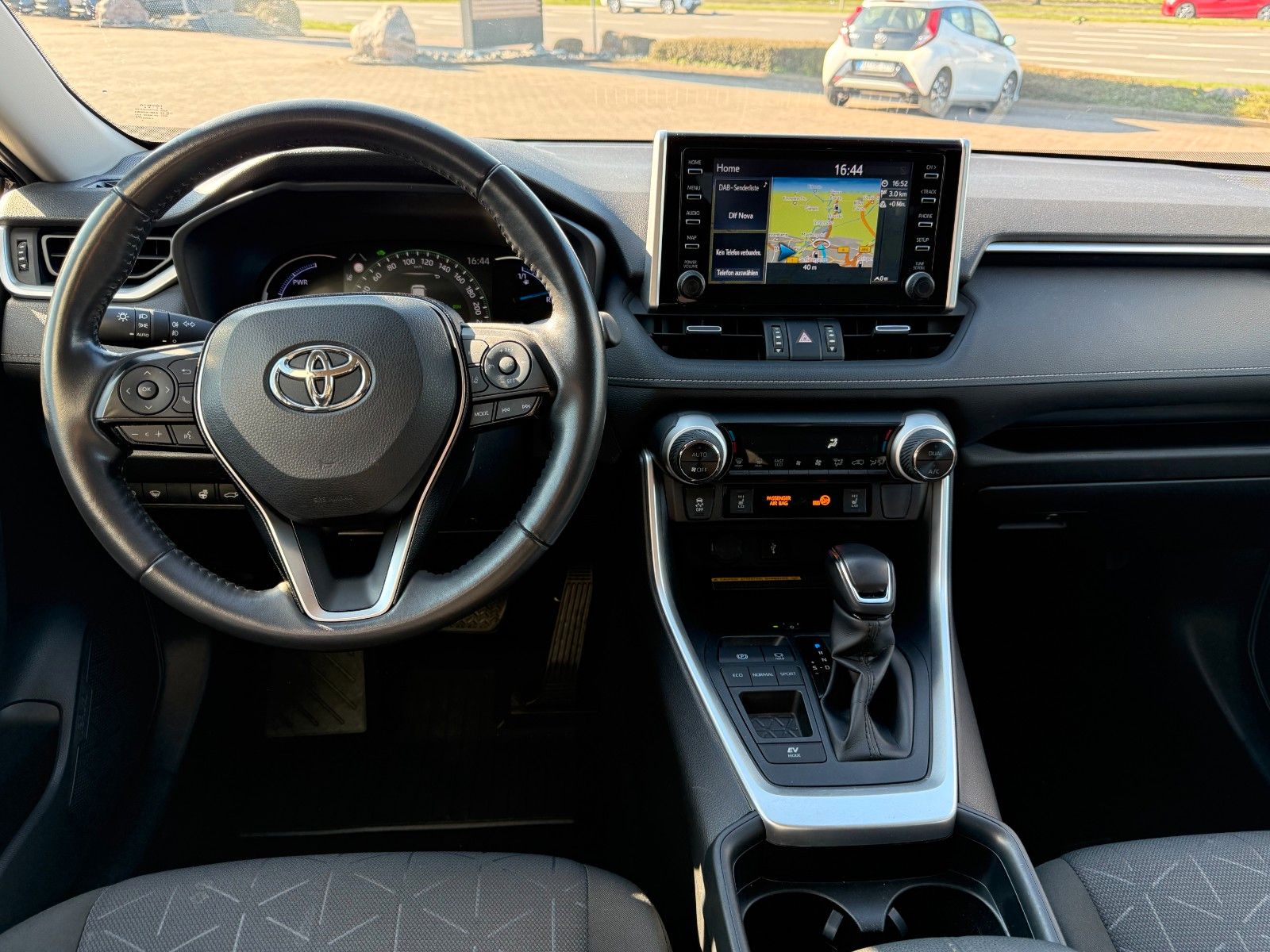 Toyota RAV4 Hybrid 4x2 Team - Samsaru's Car Outlet