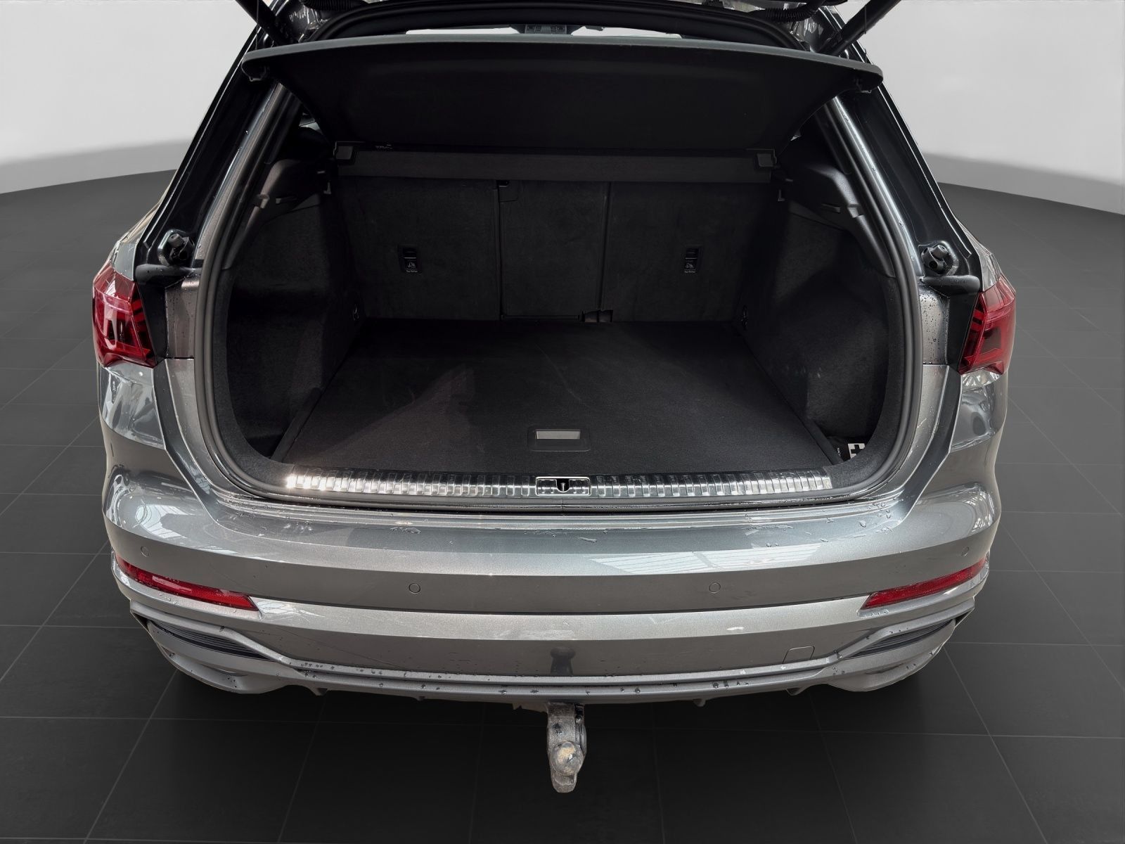 Audi Q3 40 TFSI Q 2x S LINE - Samsaru's Car Outlet