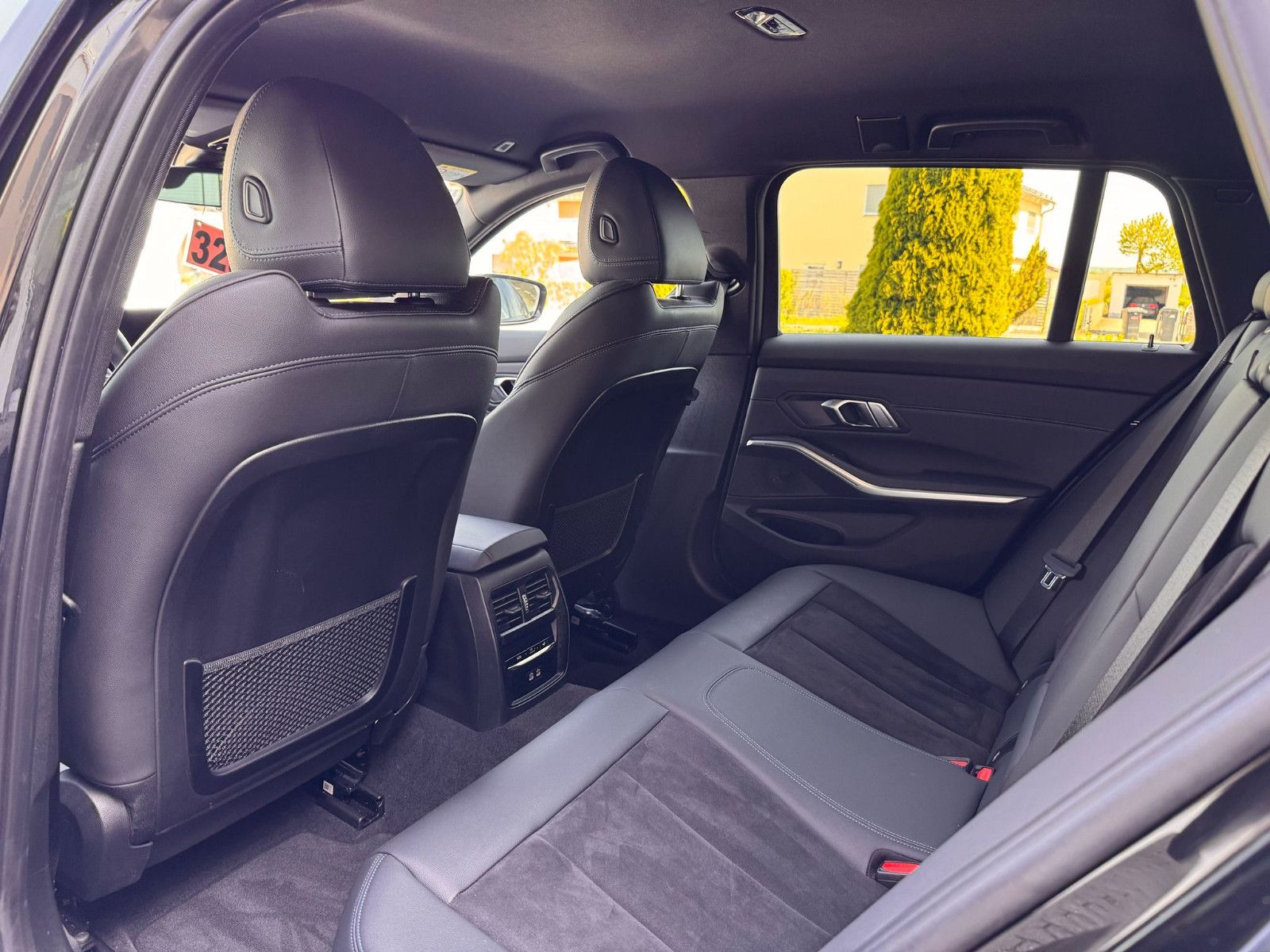 BMW 320 i Touring M-Sport - Samsaru's Car Outlet