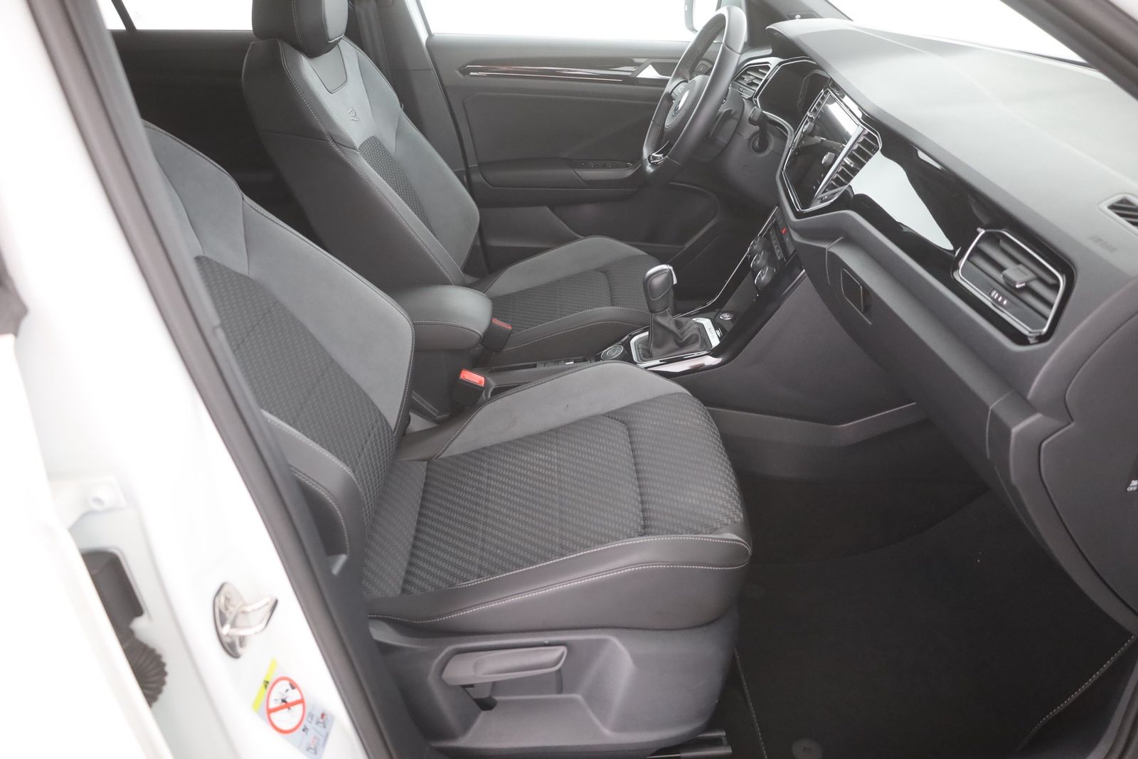 Volkswagen T-Roc 2.0 TSI R 4Motion - Samsaru's Car Outlet