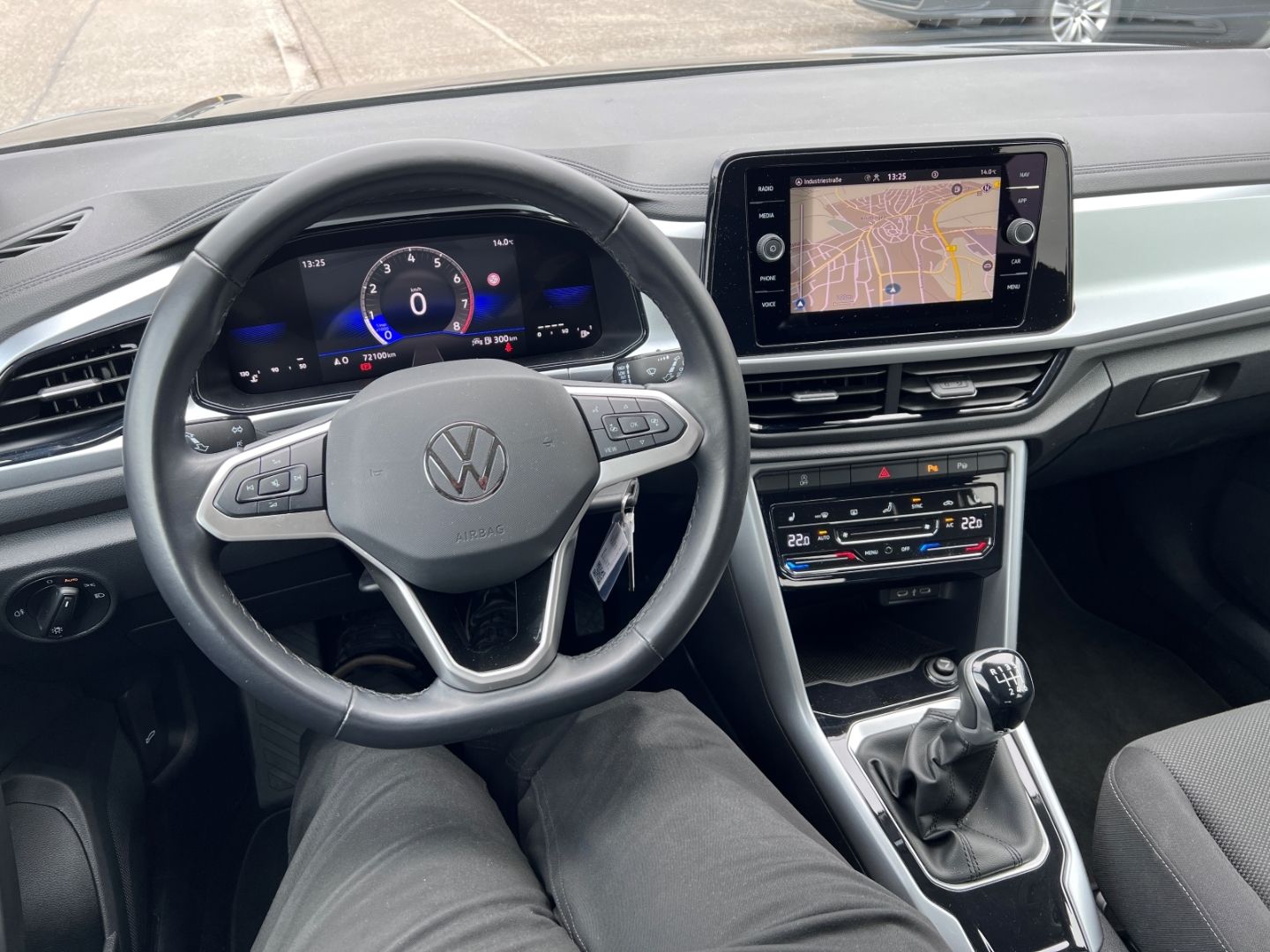 Volkswagen T-Roc 1.0TSI Life - Samsaru's Car Outlet