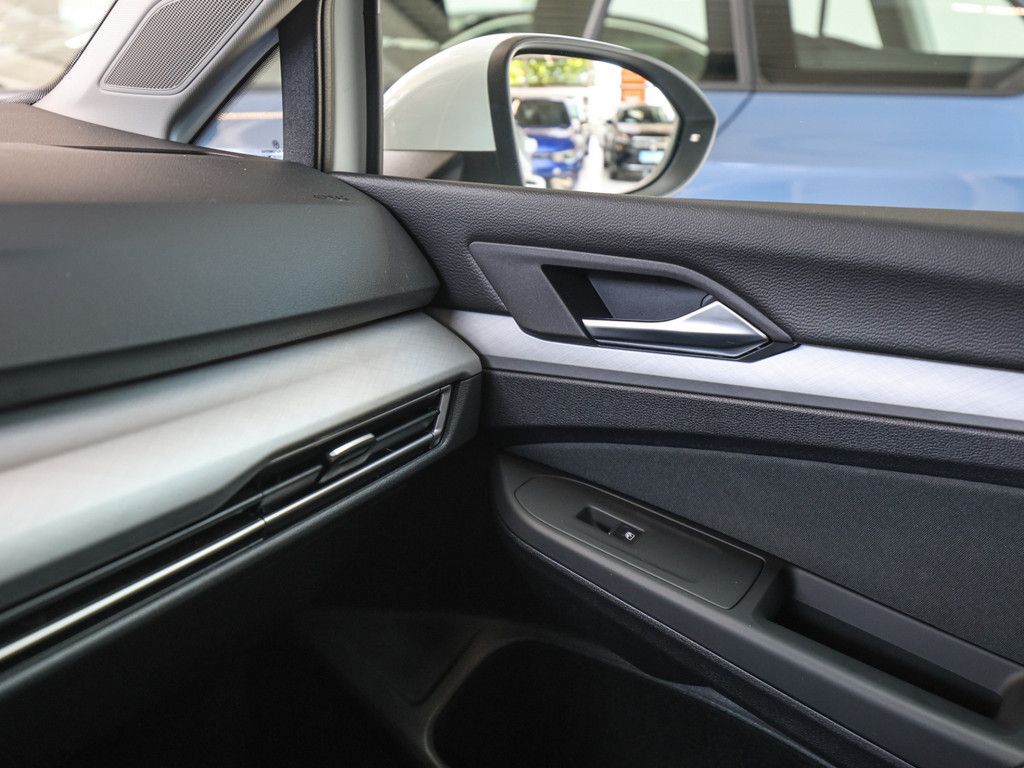 Volkswagen Golf VIII Variant Life 1.0 l TSI - Samsaru's Car Outlet
