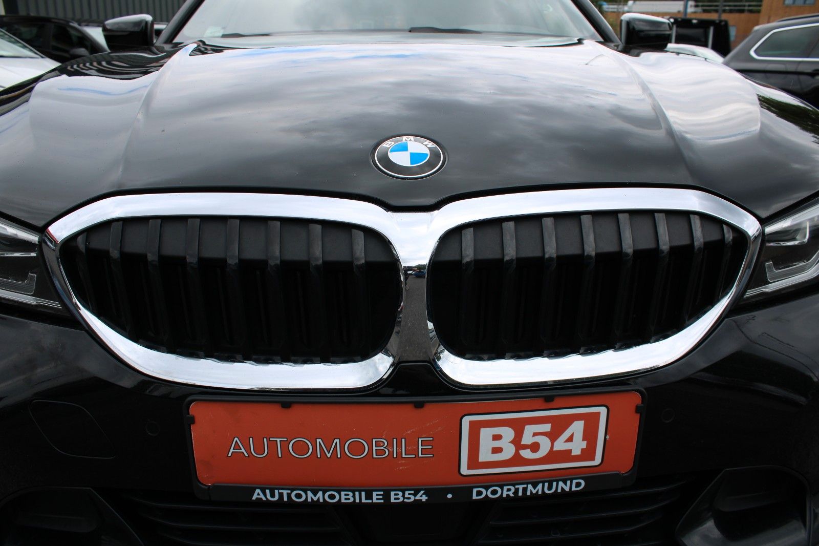 BMW 320 d Sport Line - Samsaru's Car Outlet
