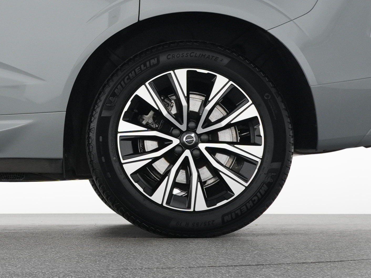Volvo XC60 B4 AWD Geartronic Plus Dark ACC*BLIS*LEDER