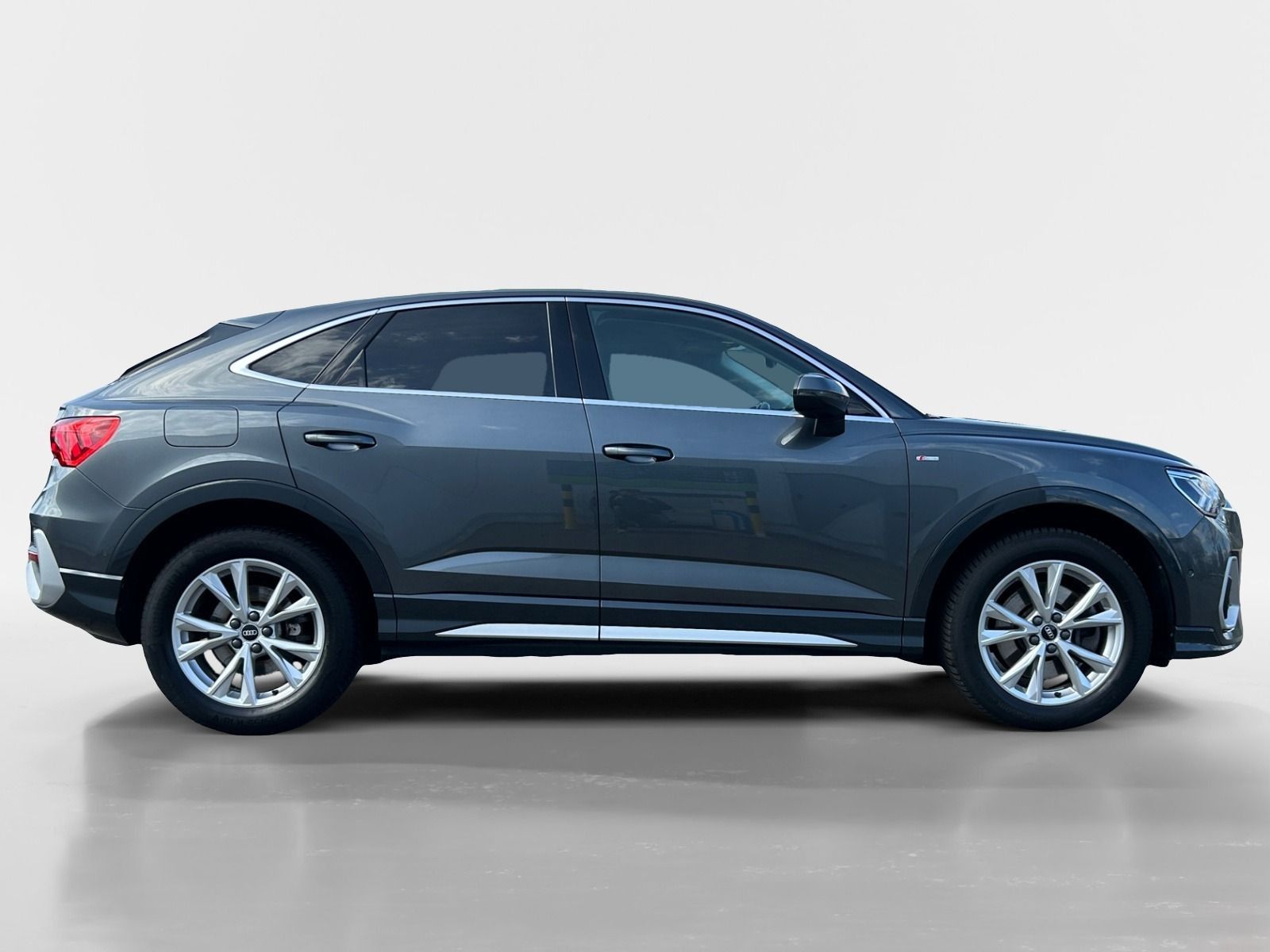 Audi Q3 Sportback 40 TFSI quattro S line - Samsaru's Car Outlet