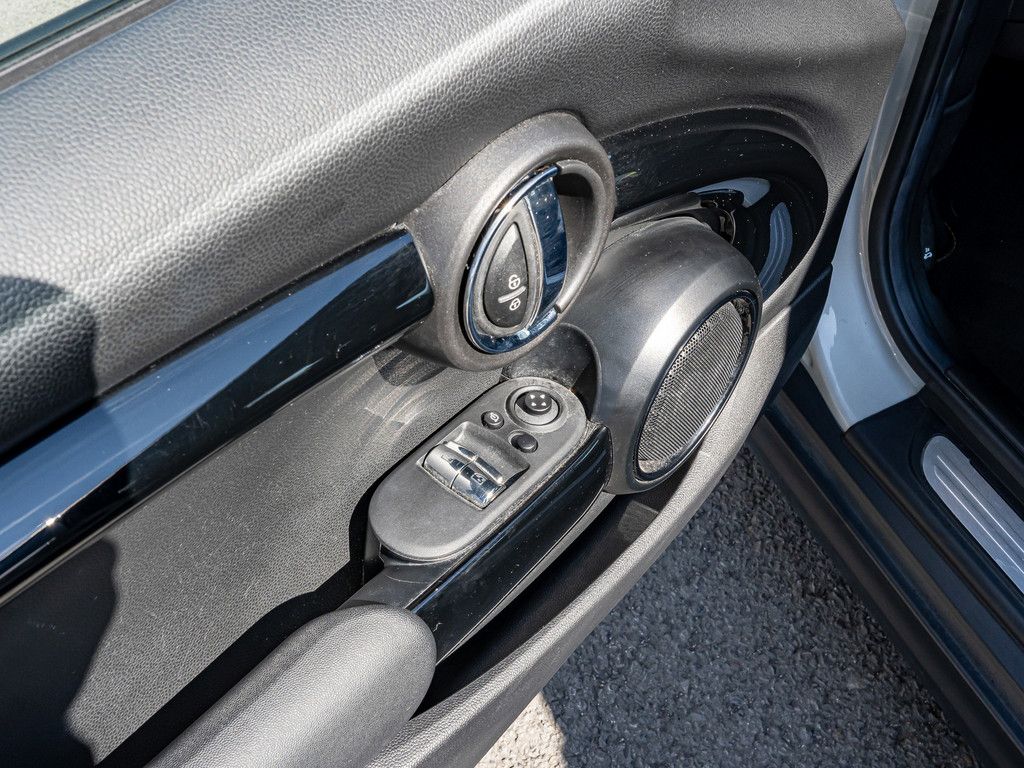 MINI Cooper SE Trim - Samsaru's Car Outlet