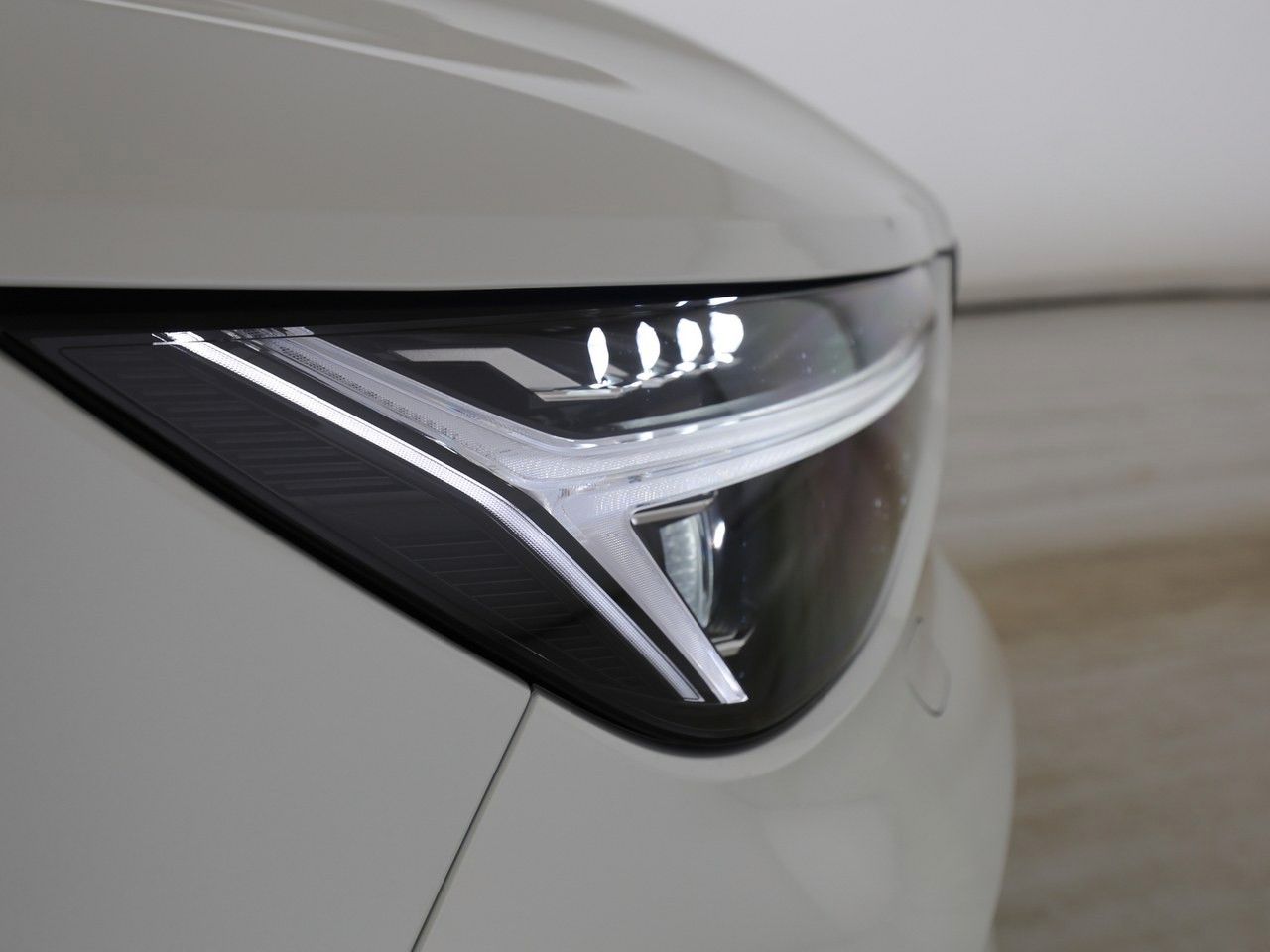 Volvo XC40 B4 DKG Ultra Dark - Samsaru's Car Outlet