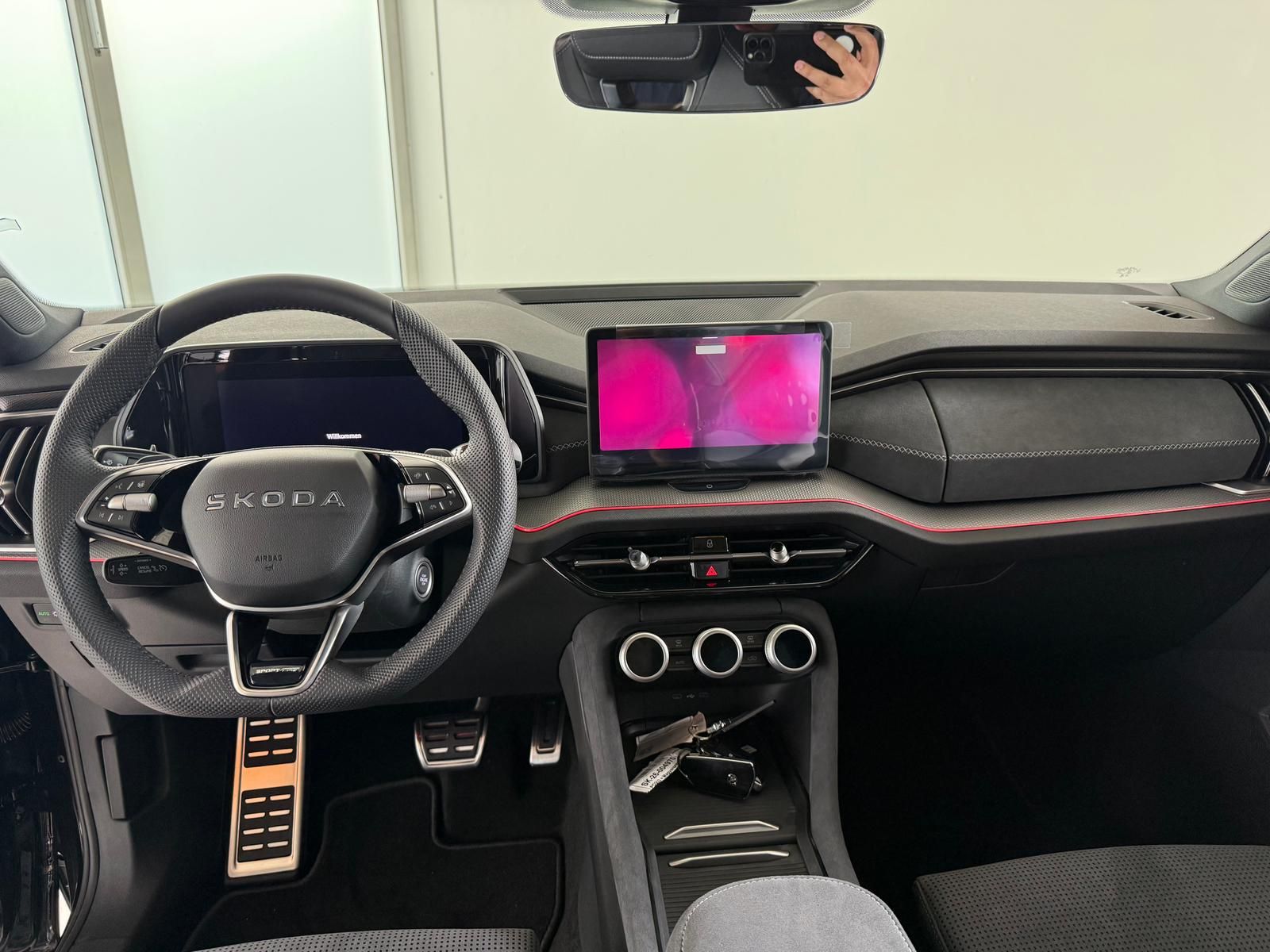 Skoda Kodiaq iV Plug-In Sportline-Pano/AHK/ACC/CarPlay