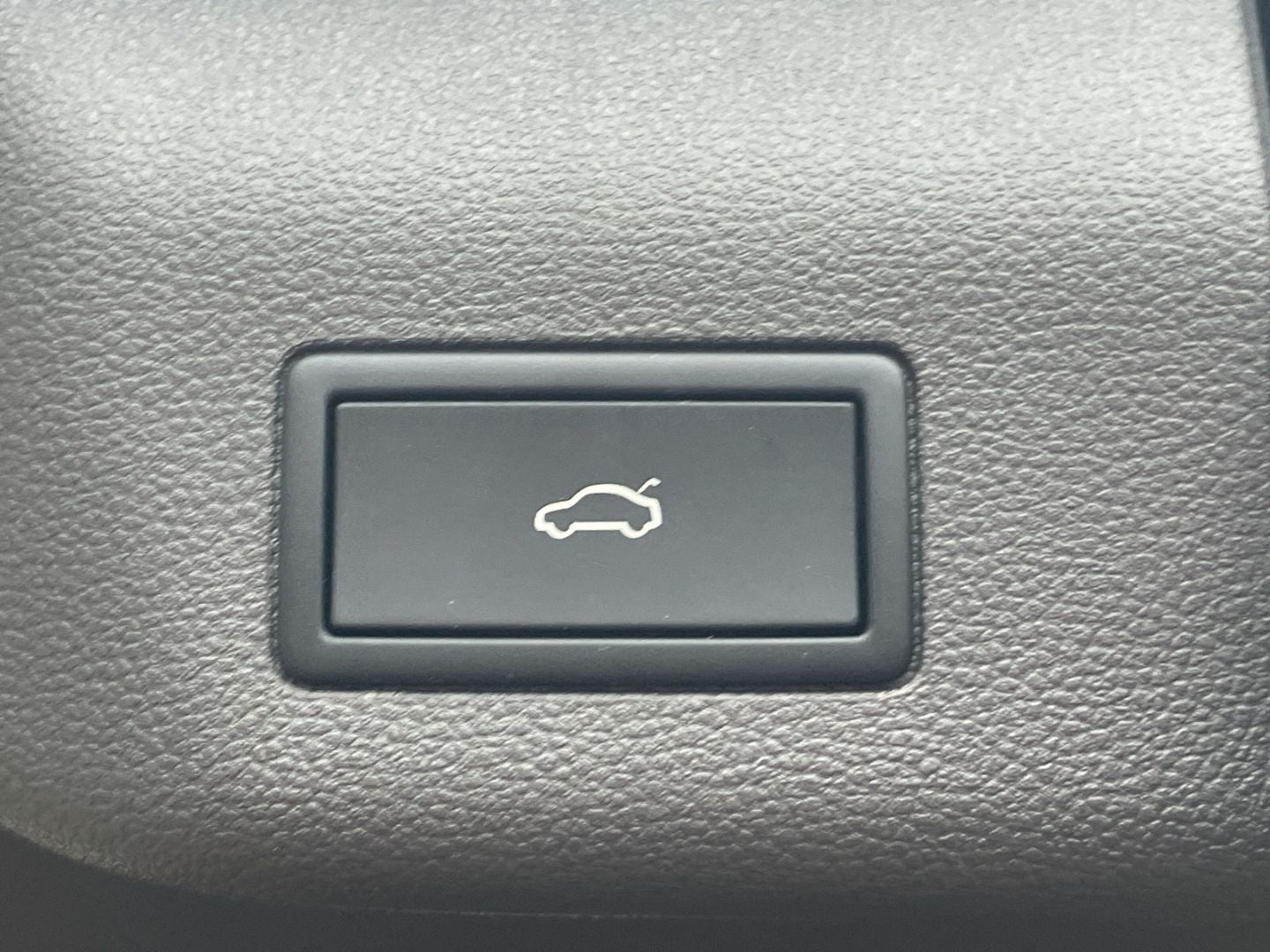 Volkswagen T7 Multivan 2.0 TDI DSG - Samsaru's Car Outlet