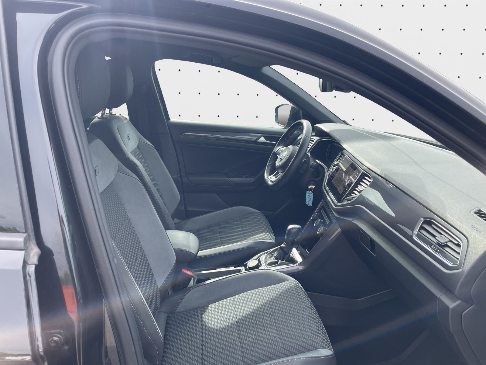 Volkswagen T-Roc 2.0 TSI DSG 4Motion Sport R-line - Samsaru's Car Outlet