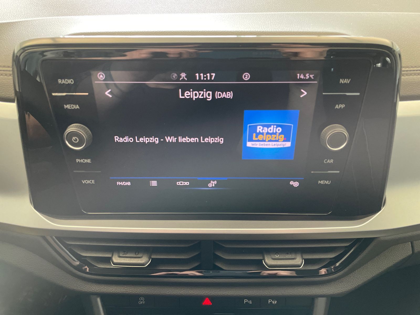 Volkswagen T-Roc Life 1.0 TSI - Samsaru's Car Outlet