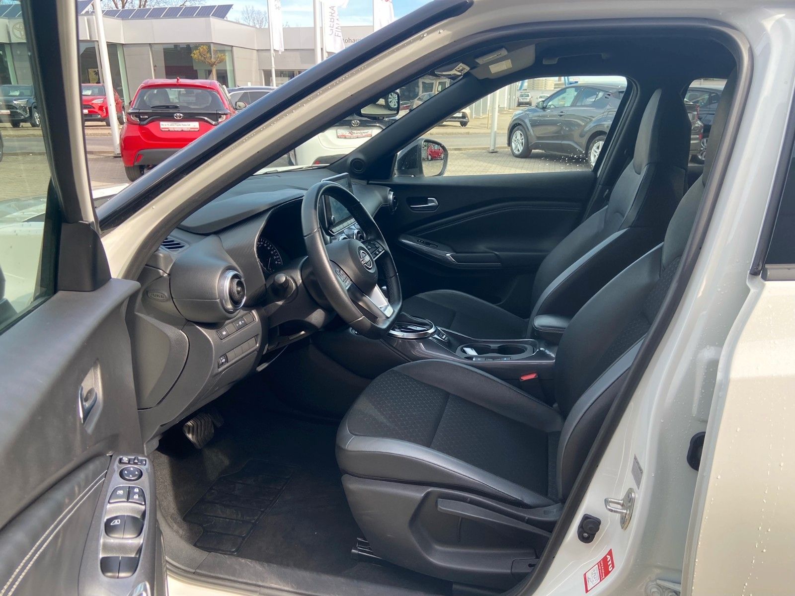 Nissan Juke Hybrid N-Connecta - Samsaru's Car Outlet