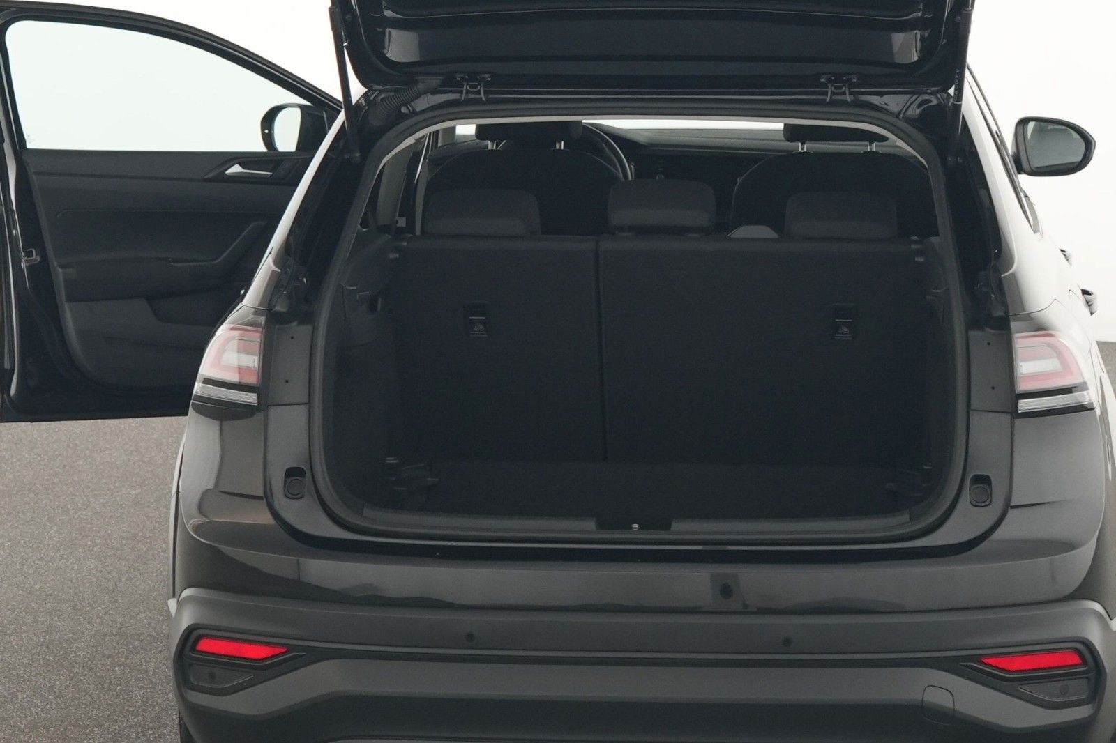 Volkswagen Taigo 1.0 TSI Life - Samsaru's Car Outlet