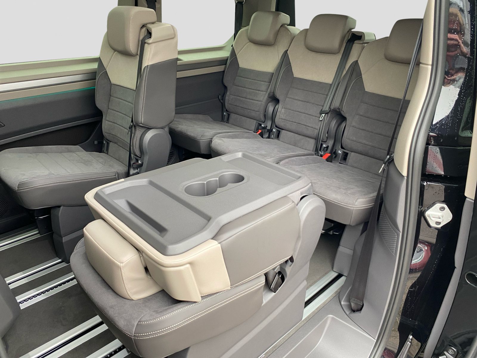 Volkswagen Multivan TDI - Samsaru's Car Outlet