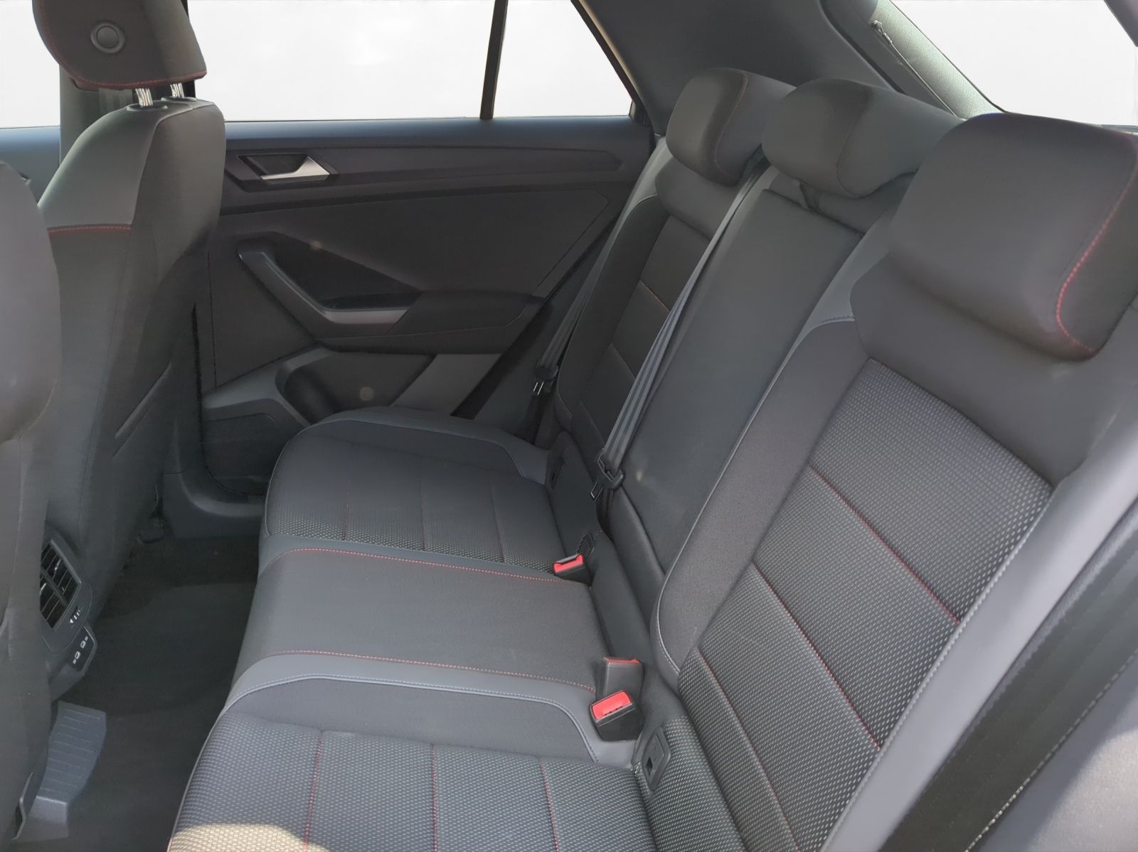 Volkswagen T-Roc 1.5 TSI Sport - Samsaru's Car Outlet