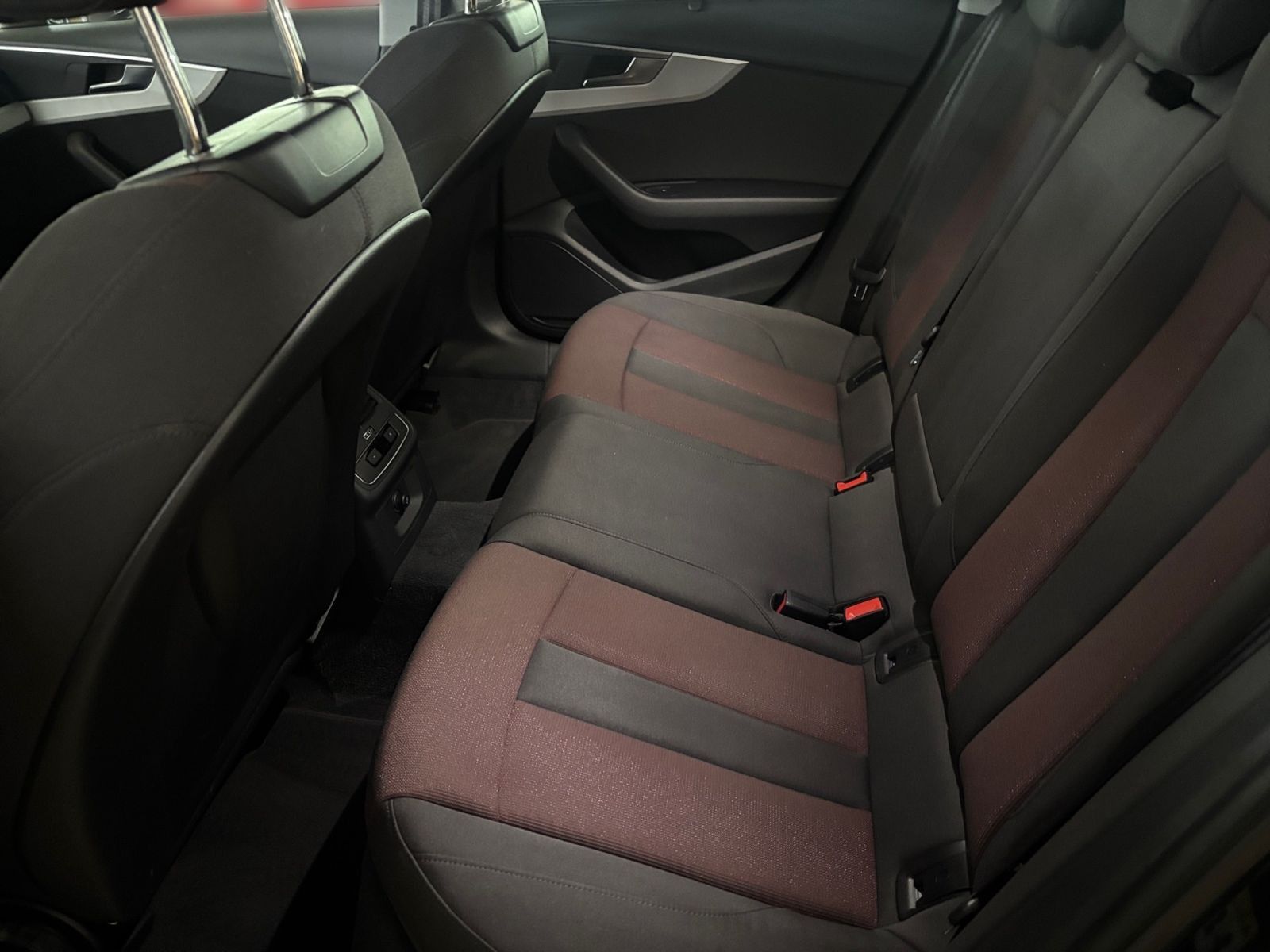 Audi A4 Avant 35 2.0 TDI S tronic - Samsaru's Car Outlet