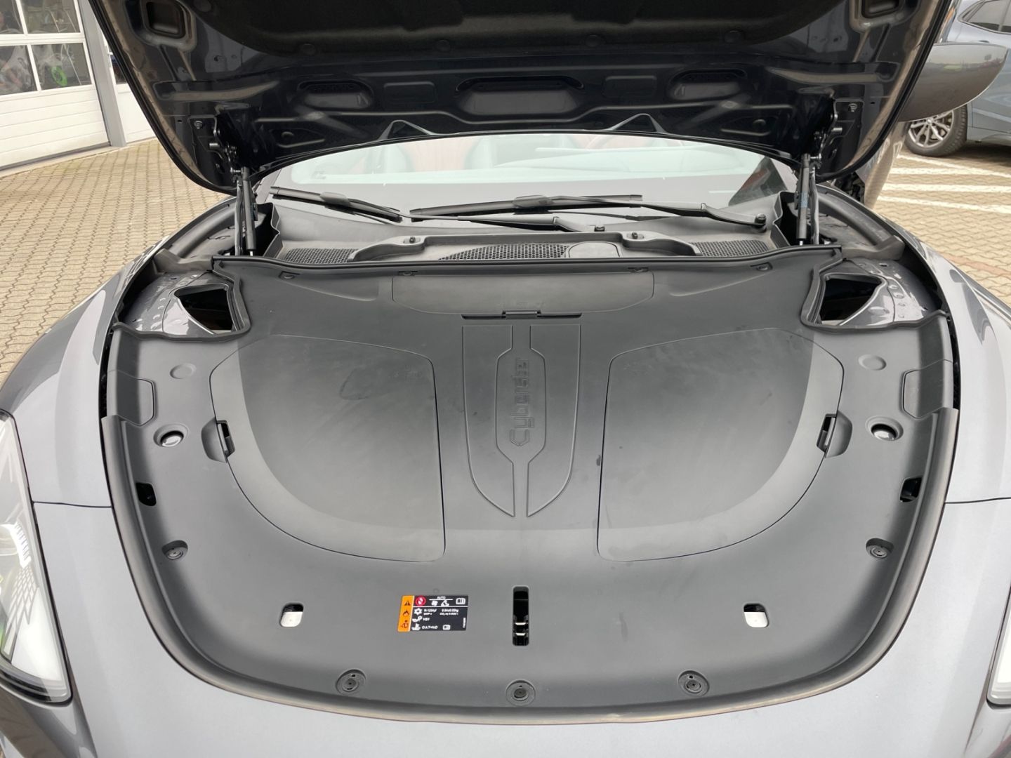 MG Cyberster LED / Leder / Navi / el. Scherentüren