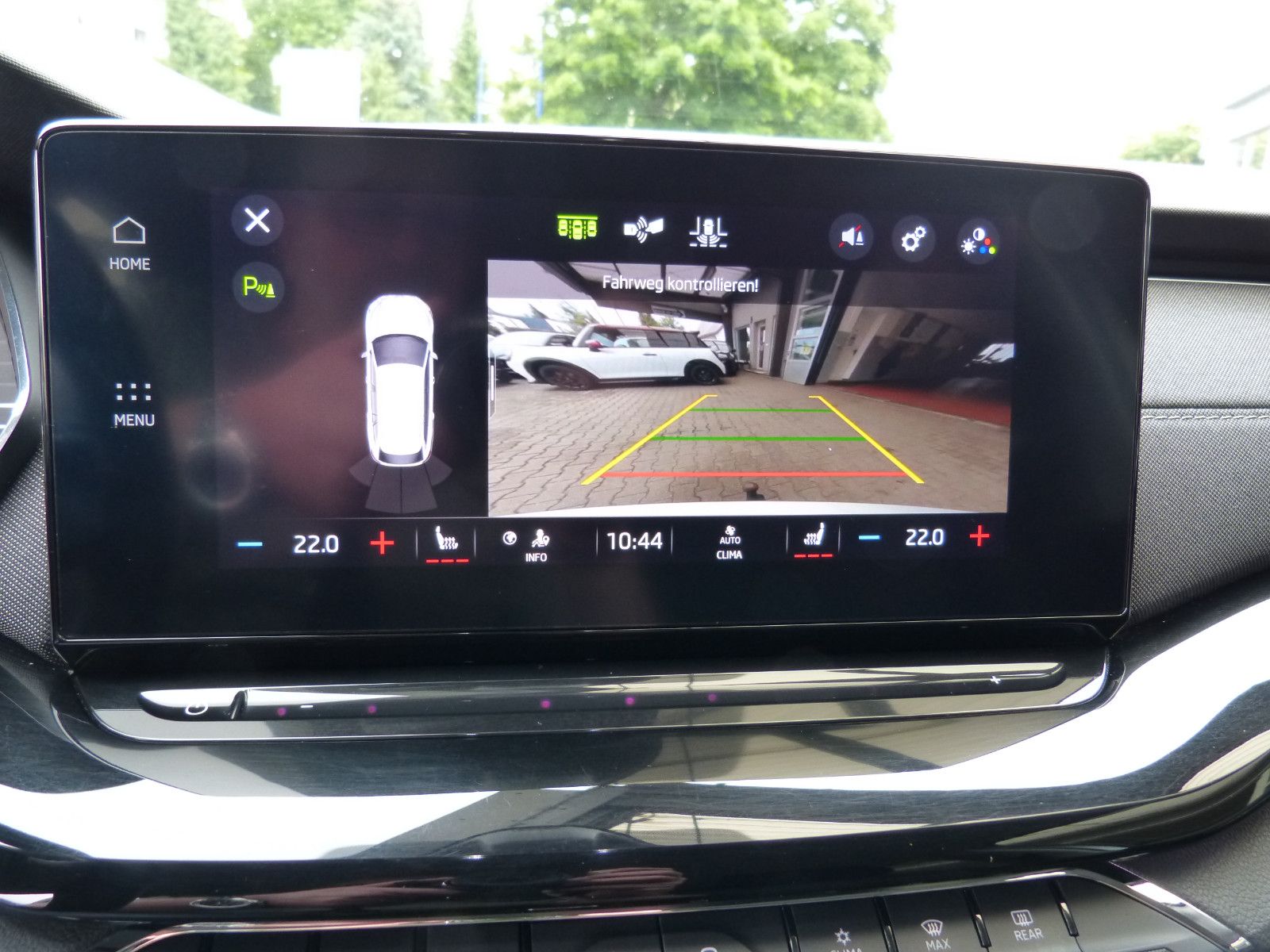 Skoda Octavia Combi Style DSG - Samsaru's Car Outlet