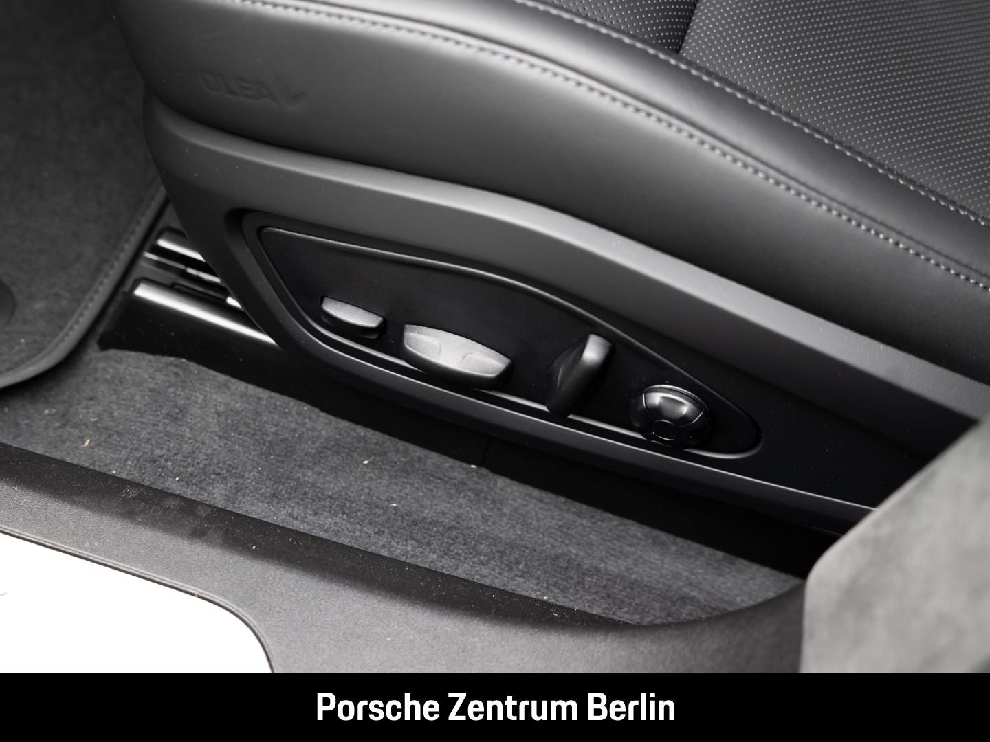 Porsche Taycan 4S Cross Turismo Clubleder Head-Up 21-Zol