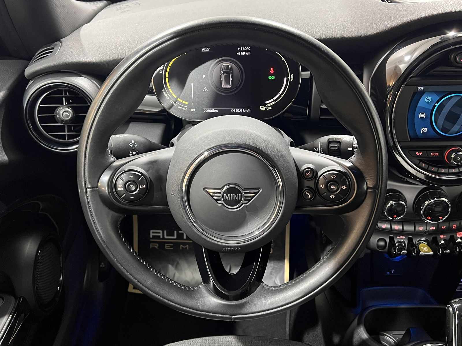MINI Cooper SE Trim - Samsaru's Car Outlet