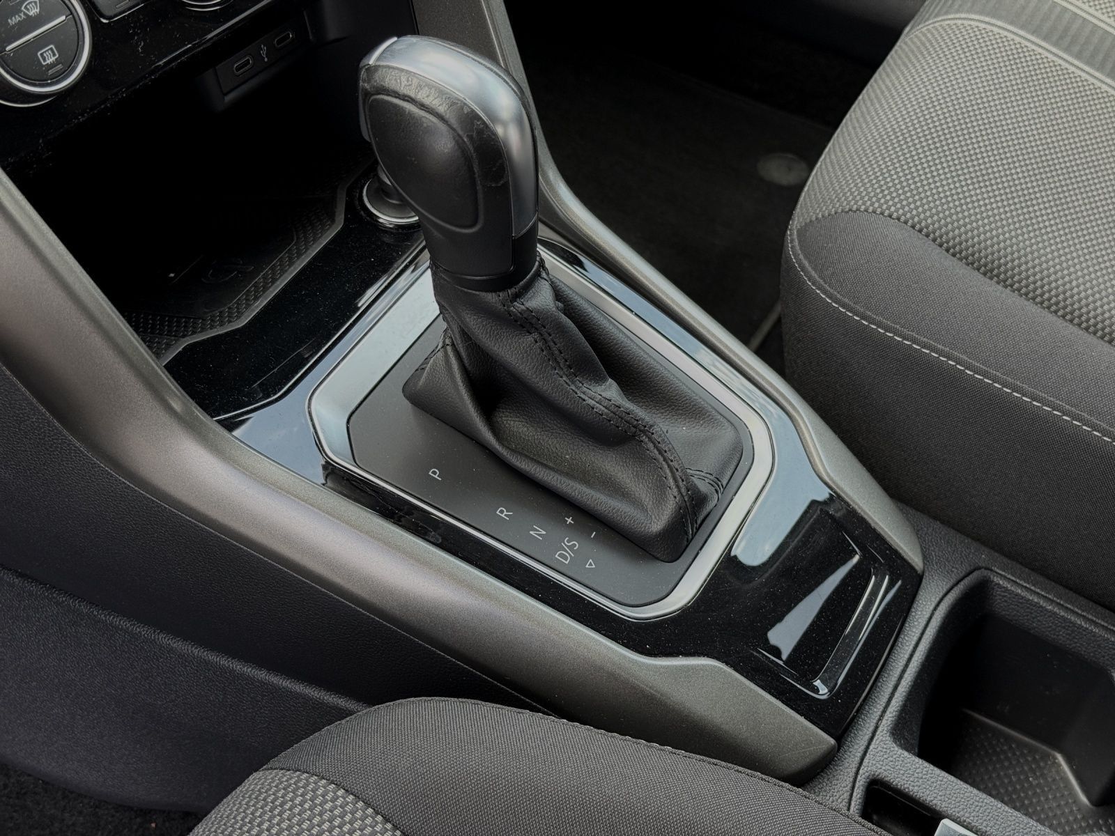Volkswagen T-Roc 1.5 TSI DSG STYLE - Samsaru's Car Outlet