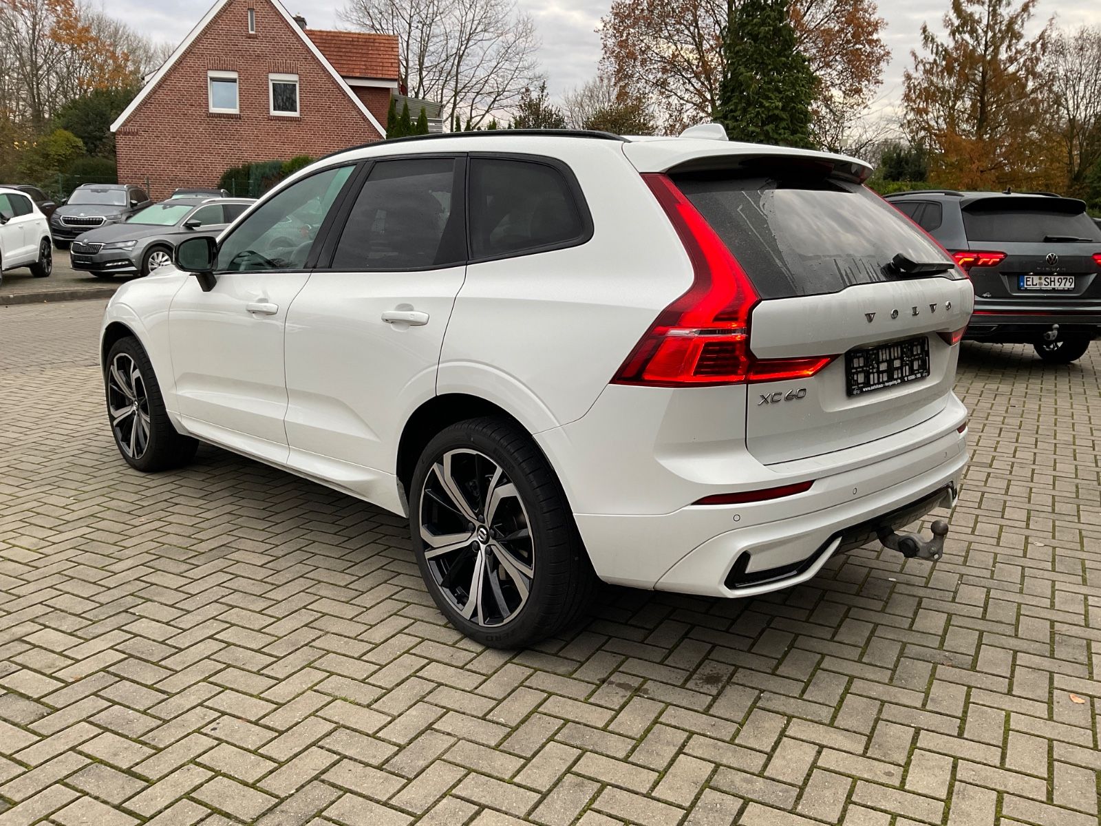 Volvo XC 60 XC60 R Design AWD,AHK,Kamera,Pano,LED