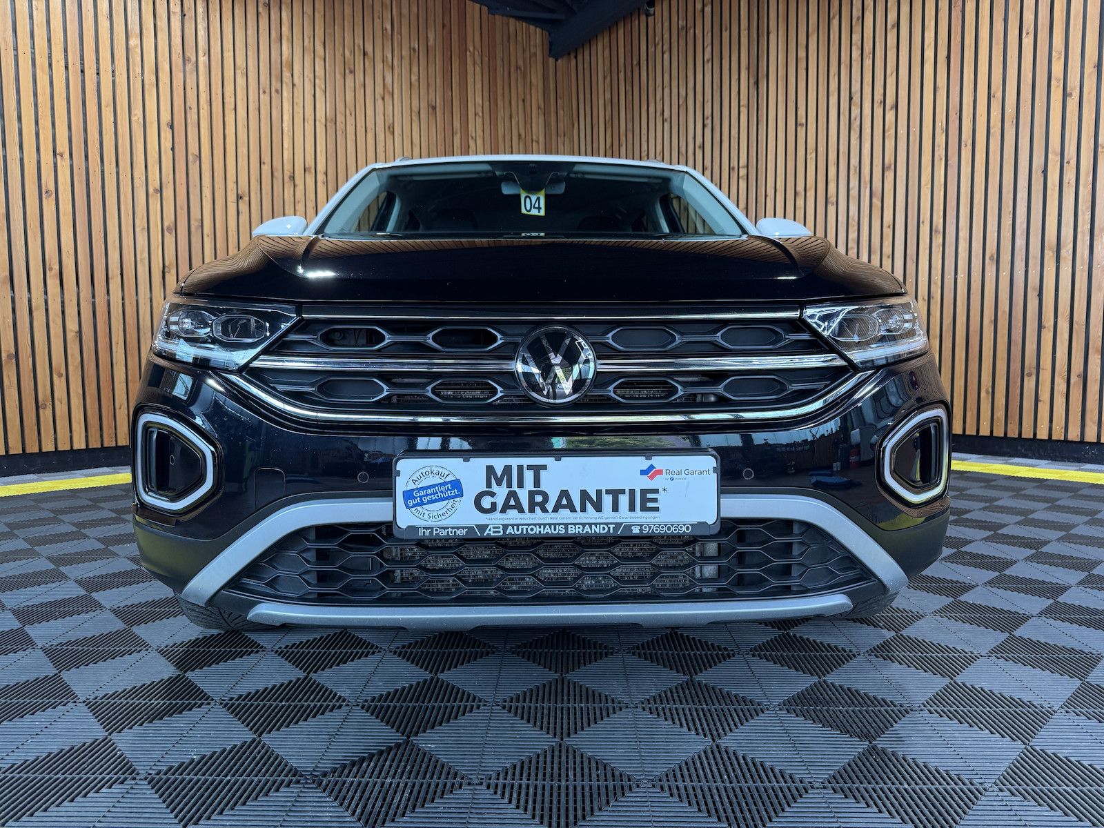 Volkswagen T-Roc 2.0 TDI Style - Samsaru's Car Outlet