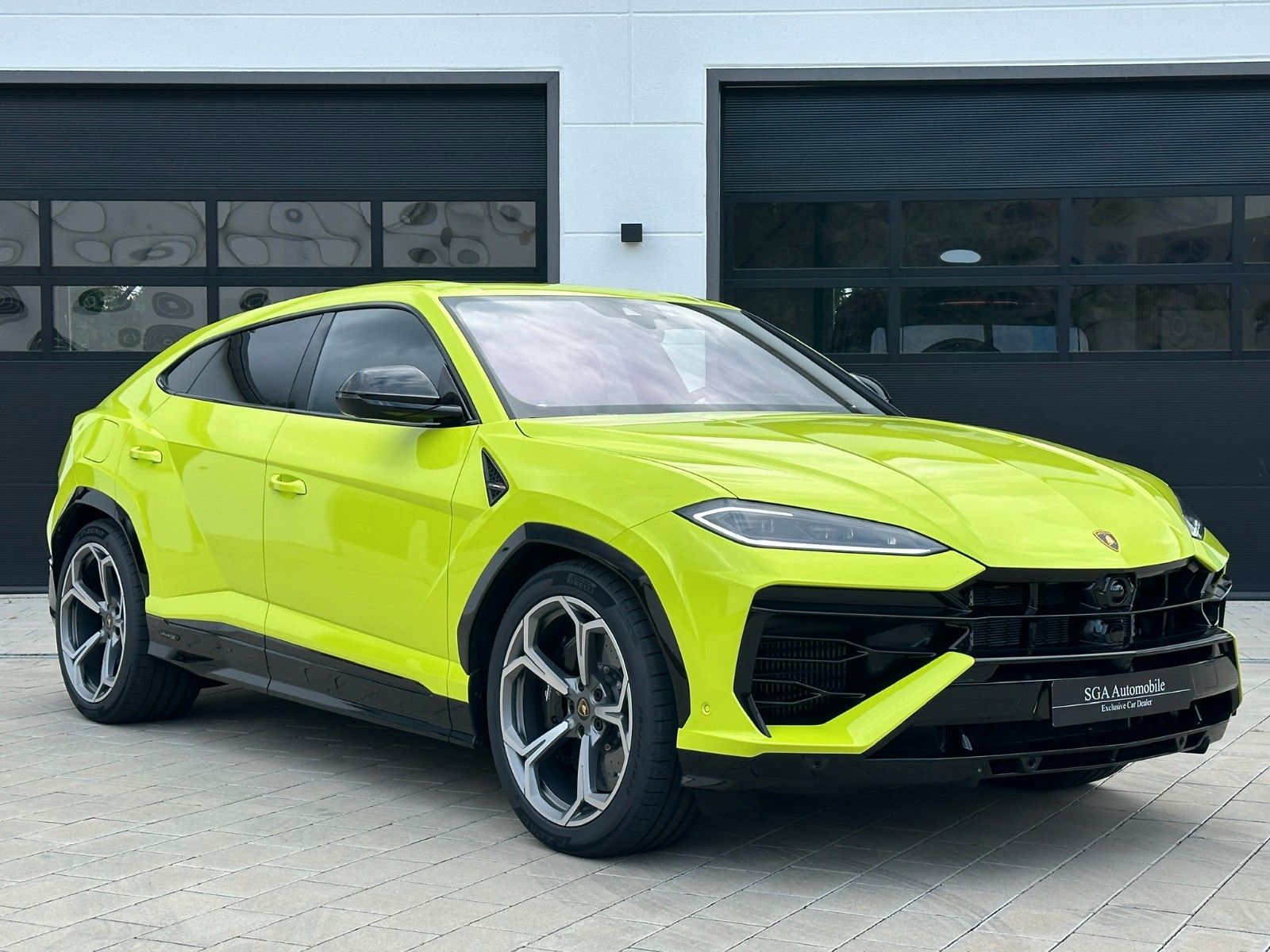Lamborghini Urus - Samsaru's Car Outlet