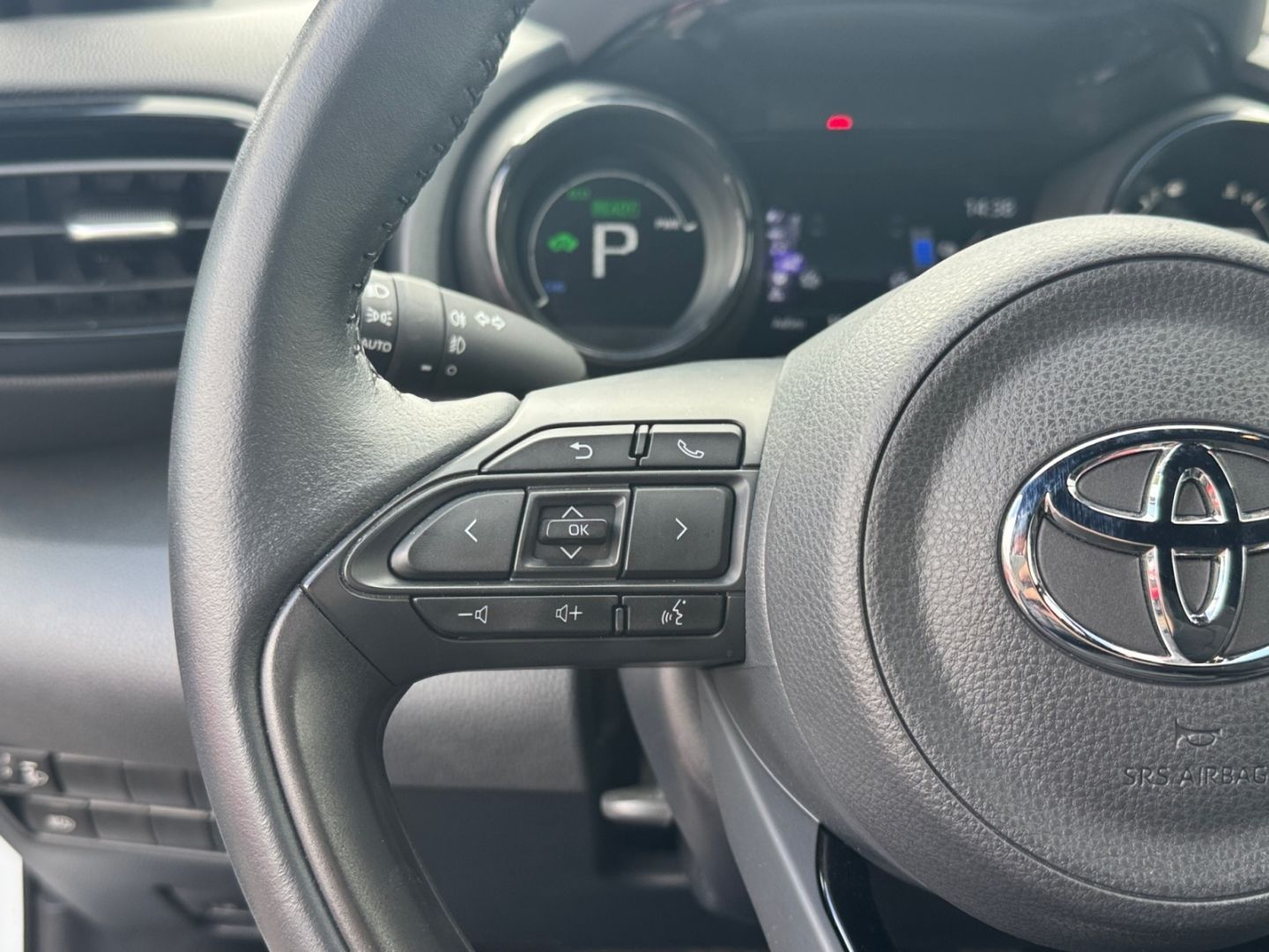 Toyota Yaris Hybrid 1.5 Style *HUD*Teilleder*SHZ*CAM*PD